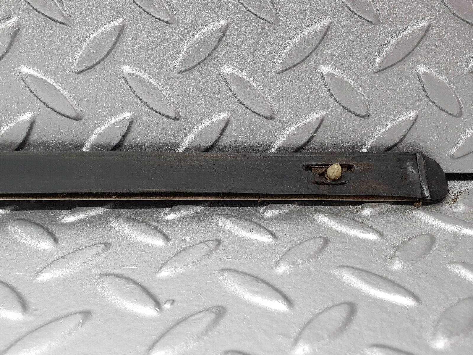 43460 Mercedes-Benz W108 280SE Front Left Fender Wing Centre Moulding Trim