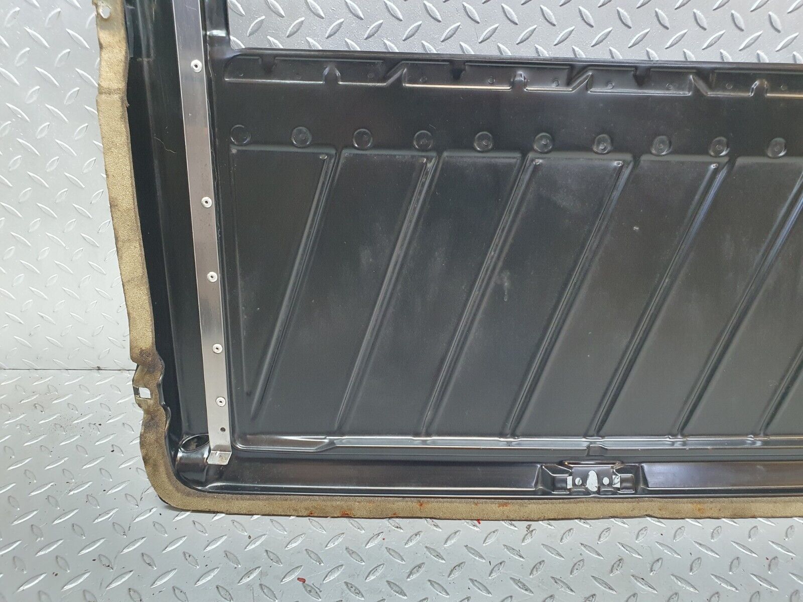 43818 Mercedes-Benz C126 380SEC Coupe Power Sunroof Frame