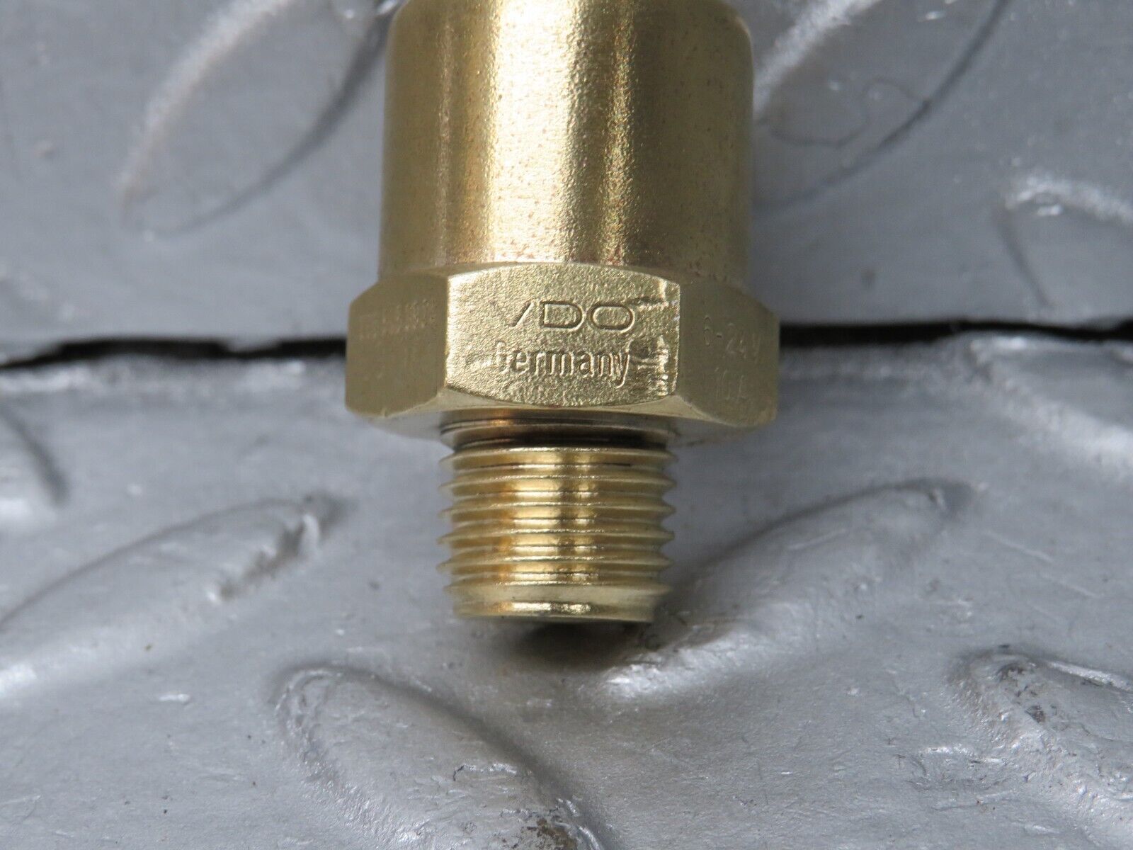 39264 Mercedes-Benz R107 500SL Temperature Sensor VDO 0280130218