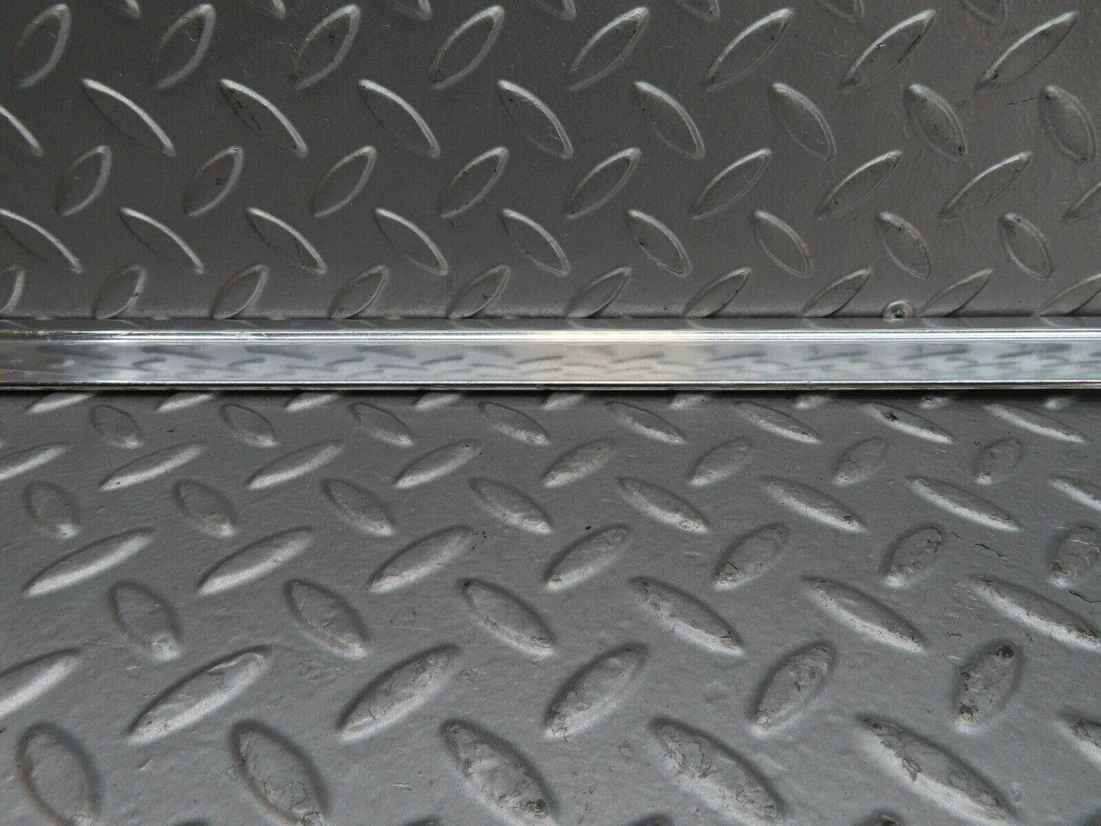 15716 Mercedes-Benz R107 450SL Right Door Chrome Trim