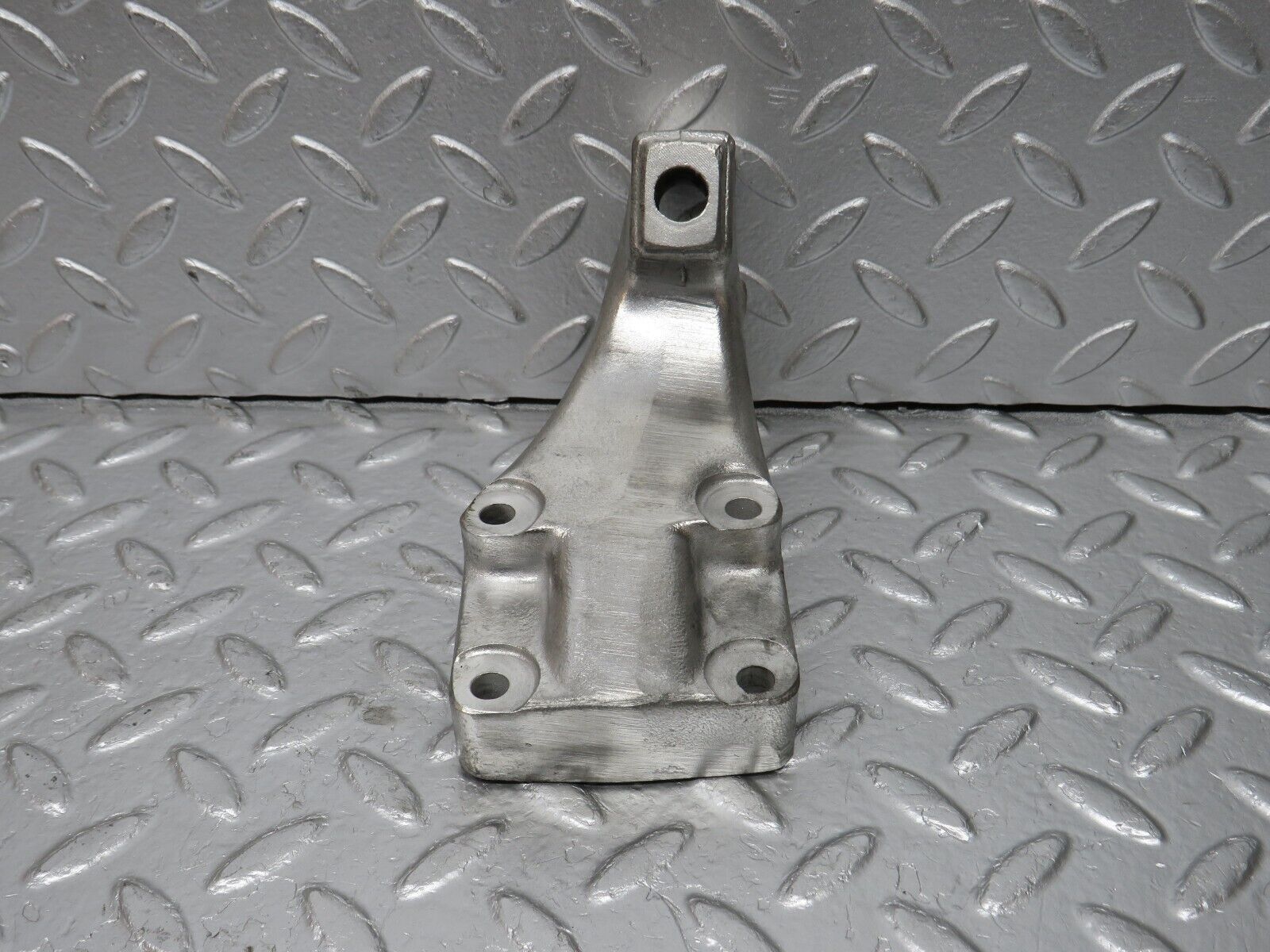 32950 Mercedes-Benz C107 R107 450 V8 Engine Mount Bracket Right 1162234504