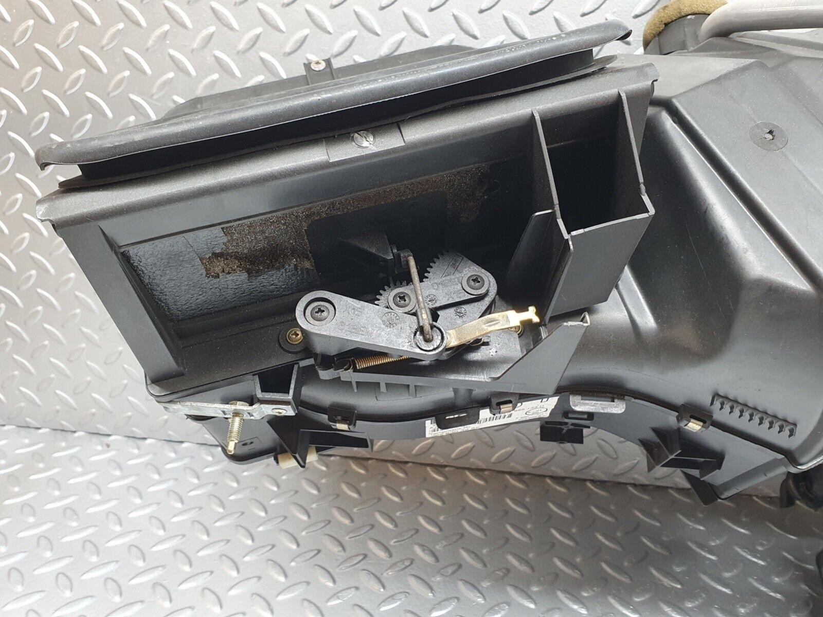 41995 Mercedes-Benz W202 C200 Heater Box Blower Housing Valeo 2028303962