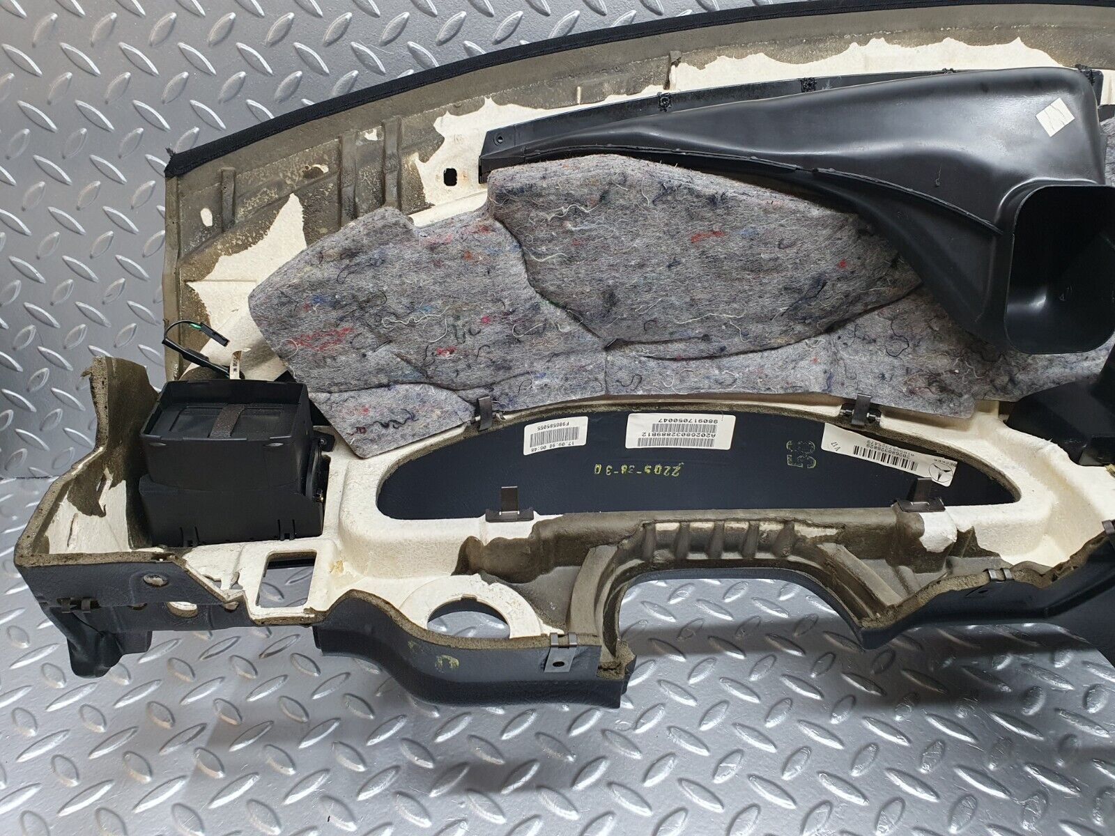 41837 Mercedes-Benz W202 C200 Dashboard Black