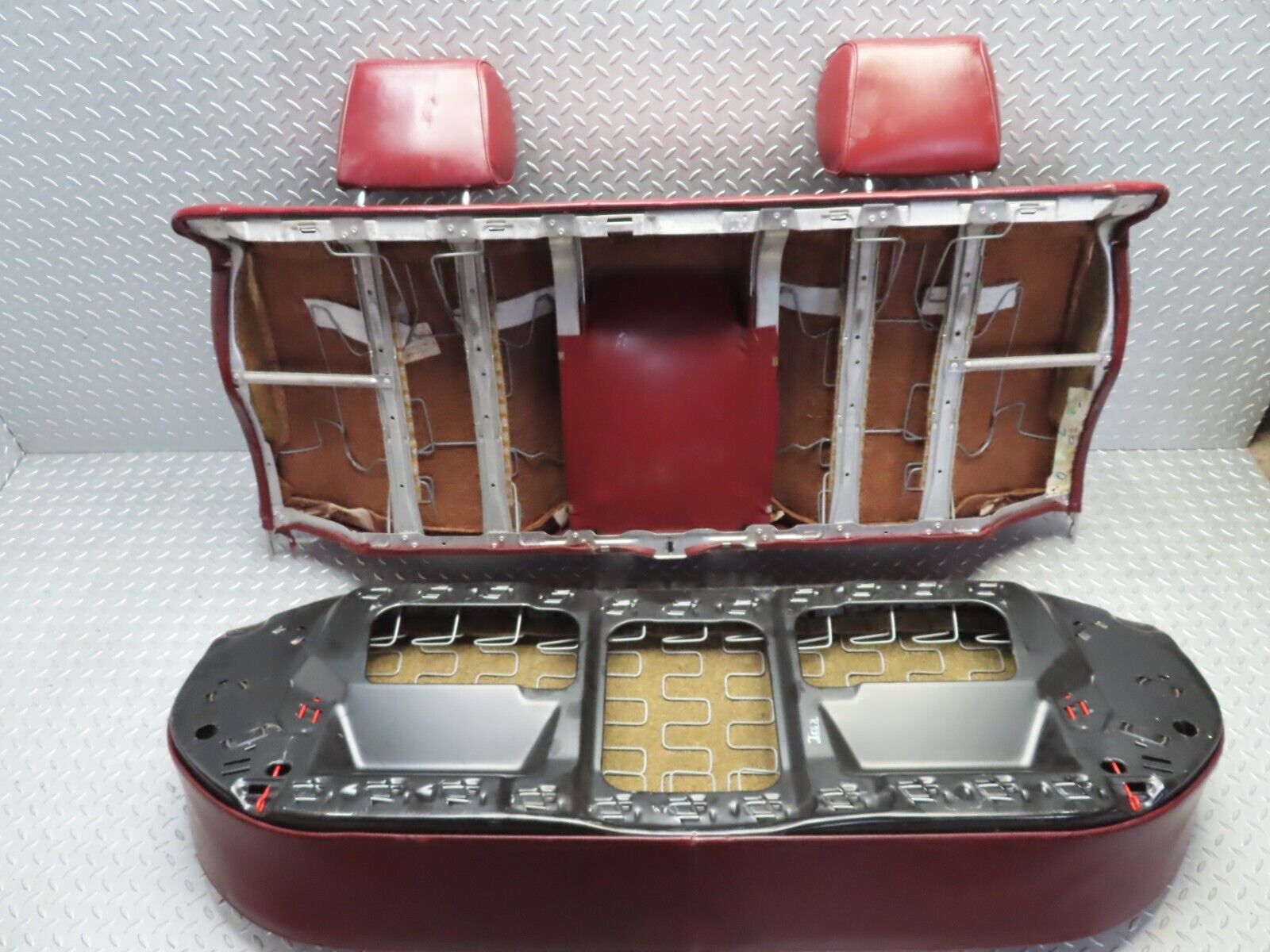 42909 Mercedes-Benz W126 300SE Rear Seat Red Leather 1269201716