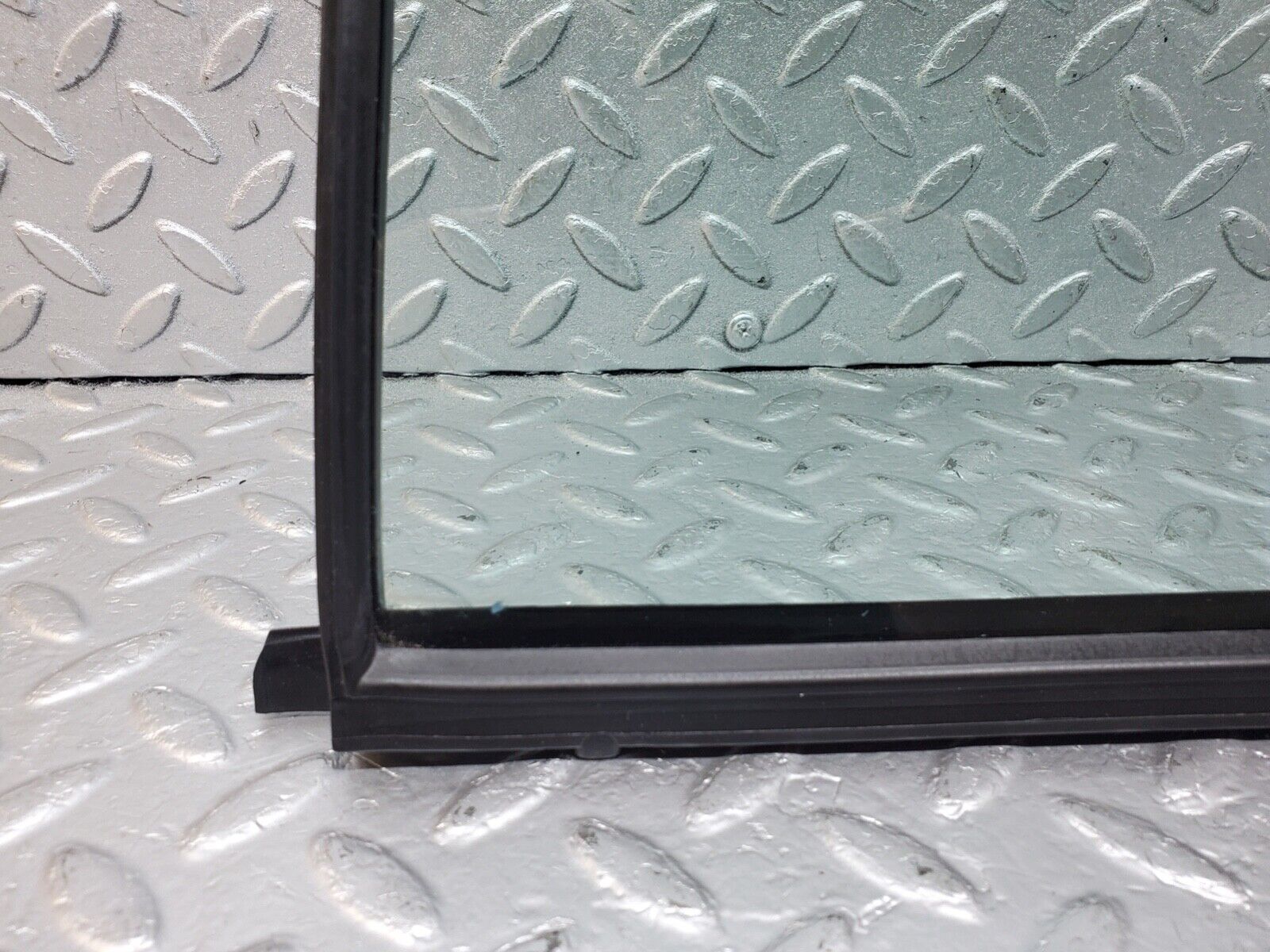 44635 Mercedes-Benz W124 220E Rear Left Quarter Window Glass 1247350524