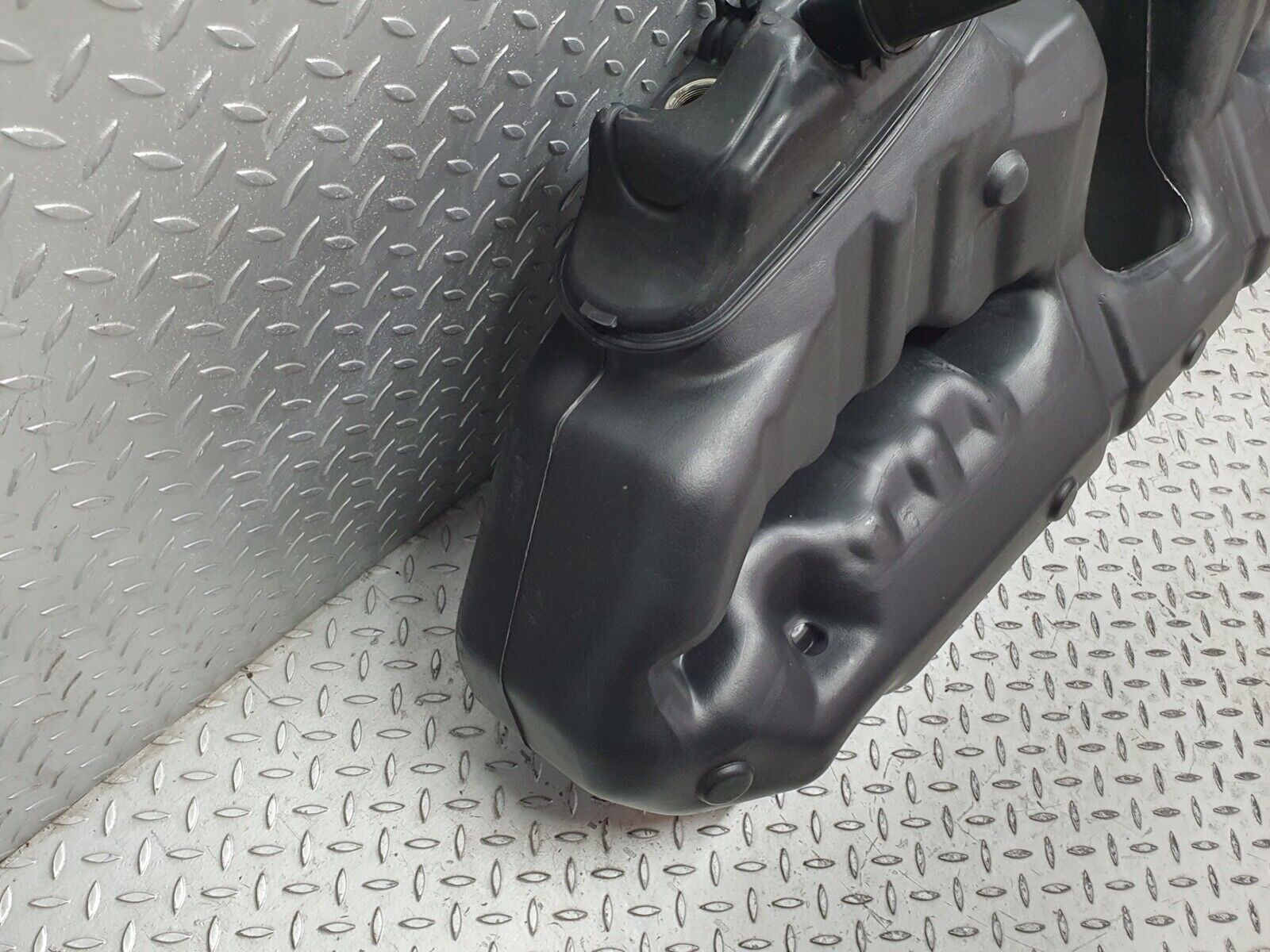 41999 Mercedes-Benz W202 C200 Fuel Tank Plastic 2024706901