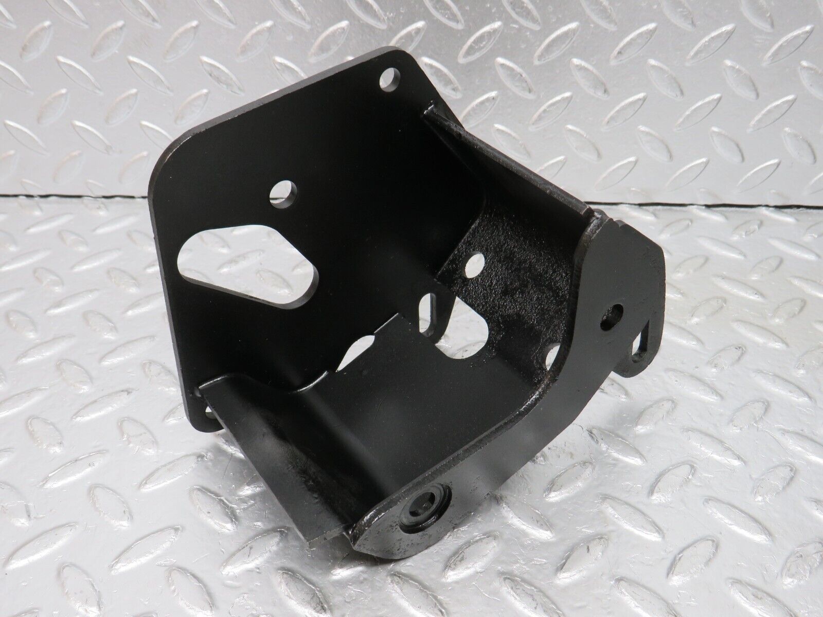 32983 Mercedes-Benz C107 R107 350 V8 Power Steering Pump Bracket