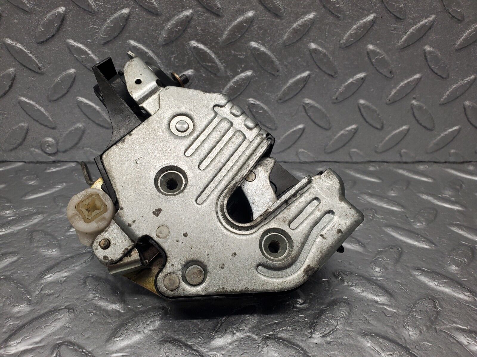 46254 Mercedes-Benz W124 280E Front Left Door Lock Mechanism