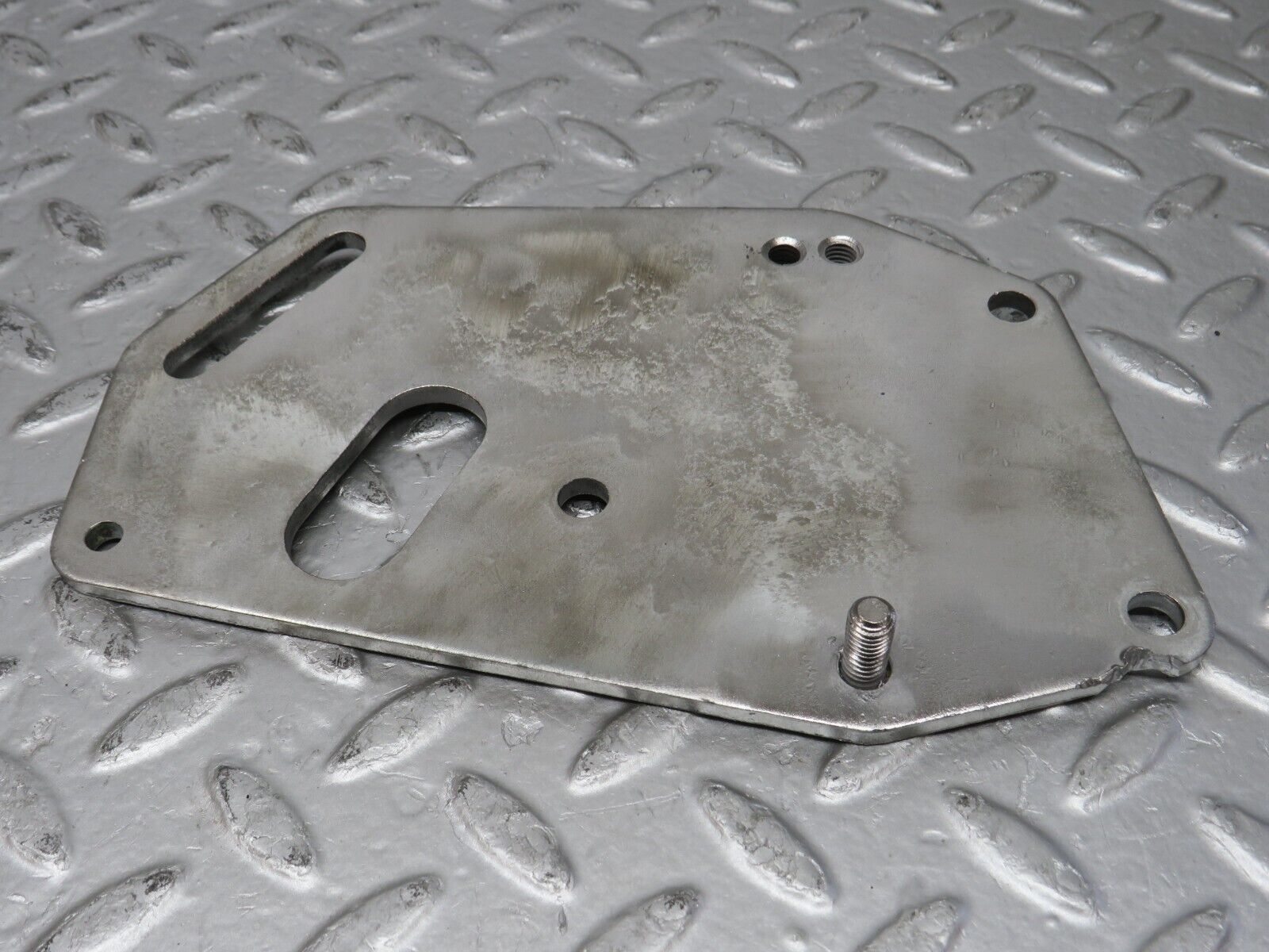 32854 Mercedes-Benz C107 R107 350 V8 Power Steering Pump Bracket