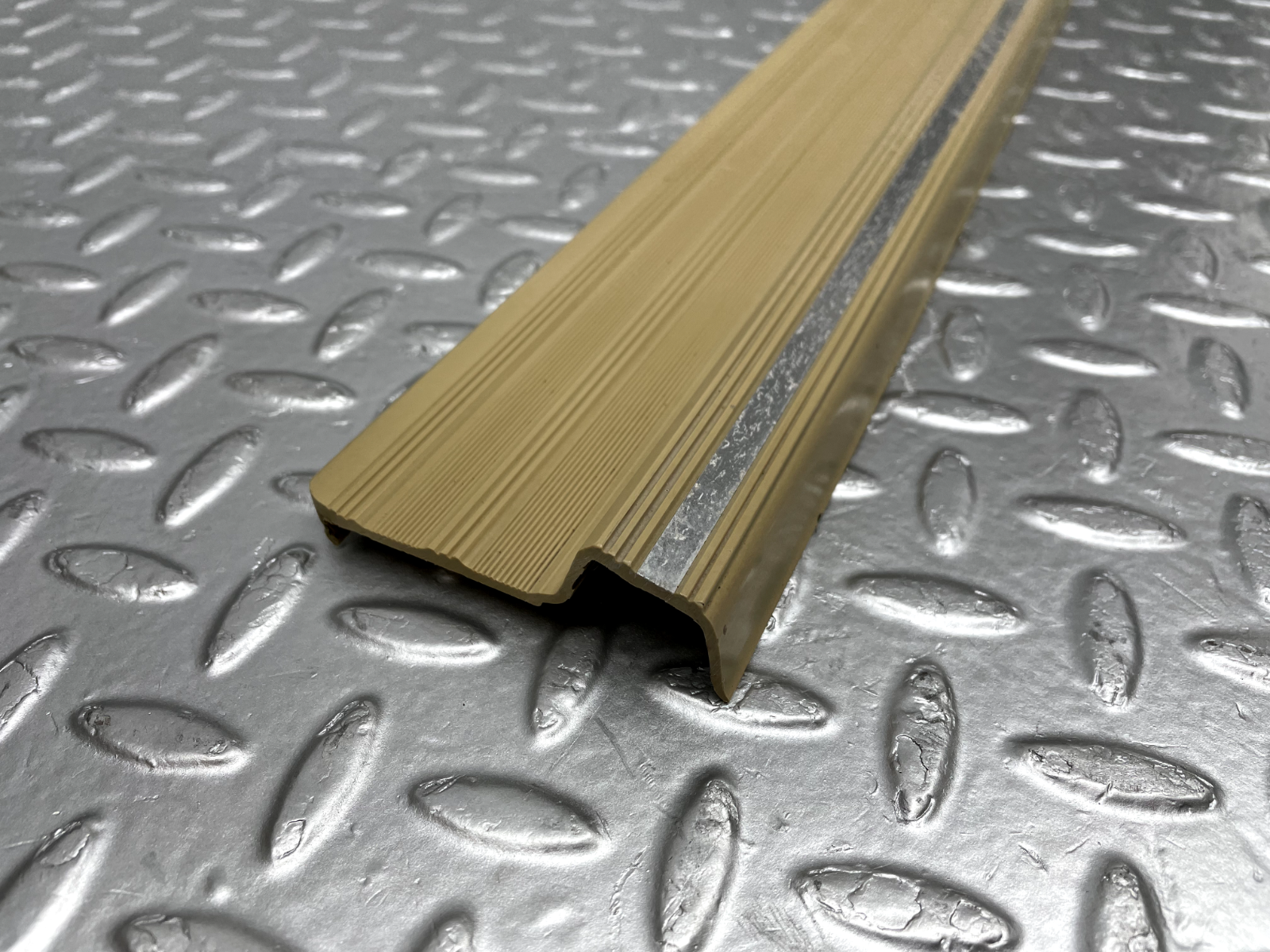 44263 Mercedes-Benz W123 280E Front Left Door Sill Trim Beige