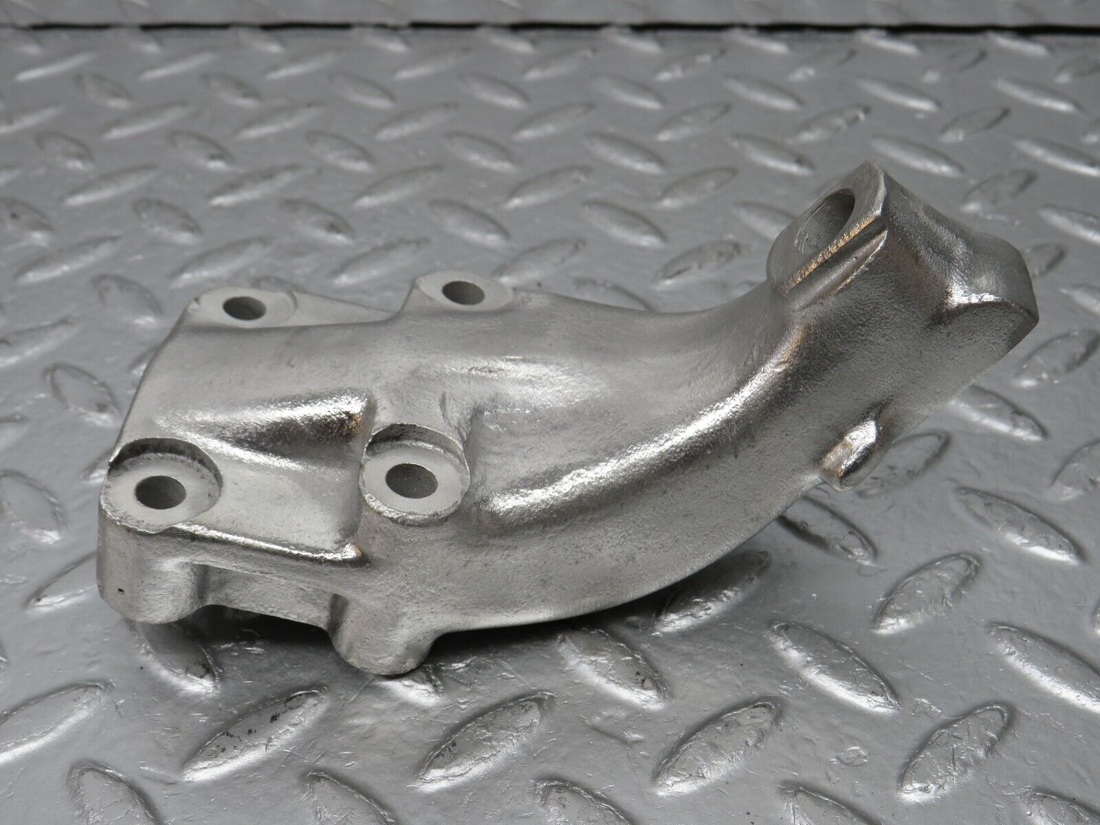 33061 Mercedes-Benz C107 R107 350 V8 Engine Mount Bracket Left 1162232204