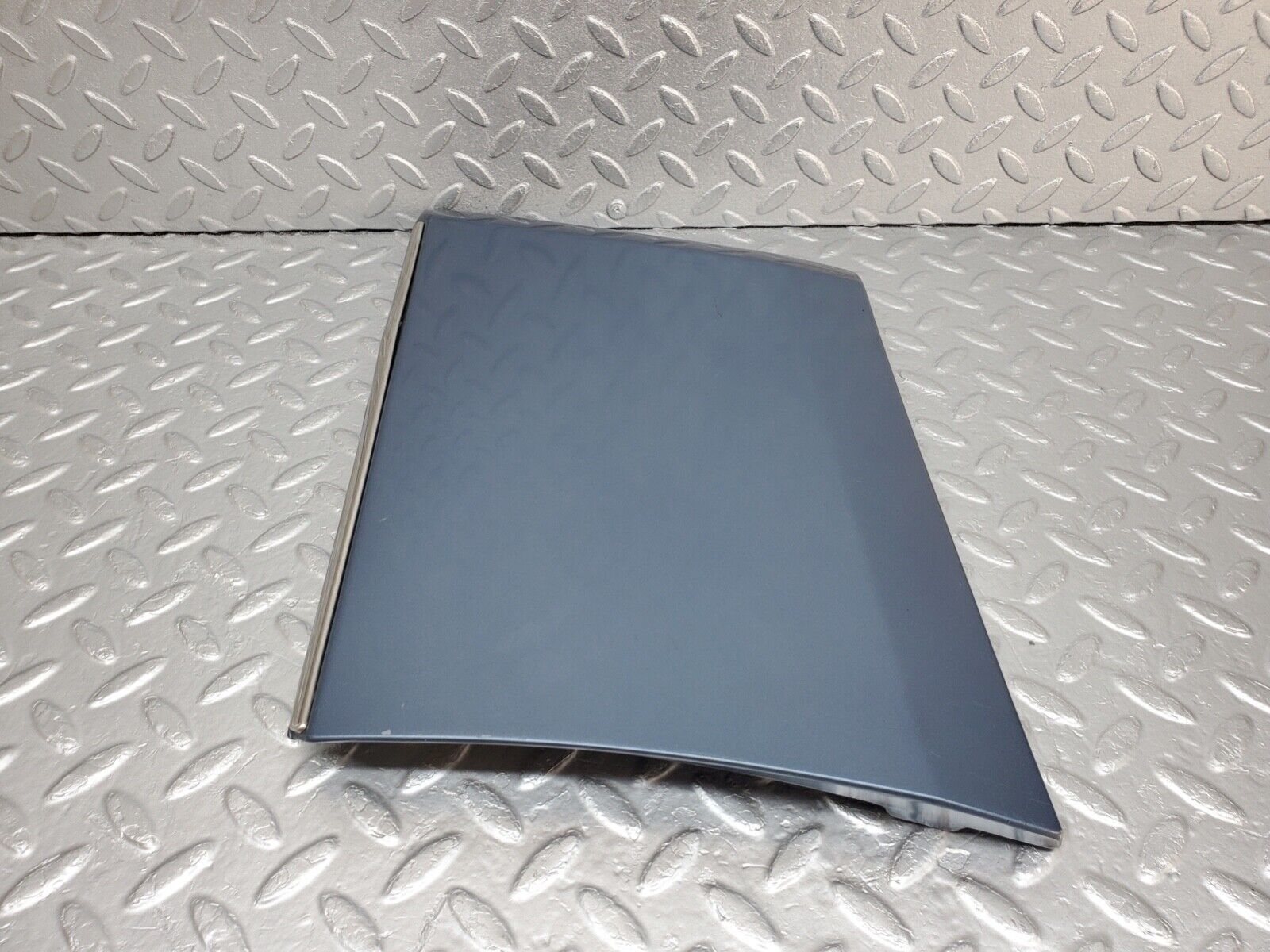 44645 Mercedes-Benz W124 220E Front Right Fender Wing Moulding Trim 1246901440