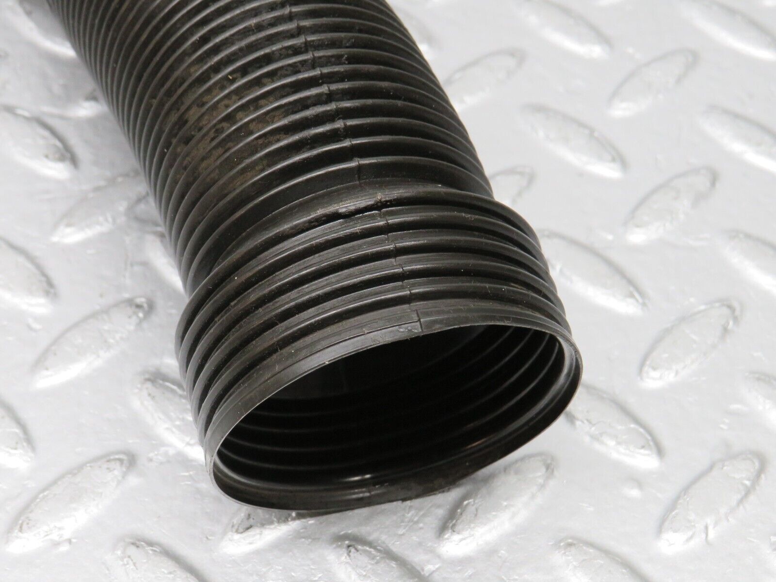 39905 Mercedes-Benz R107 350SL Air Duct Pipe Hose