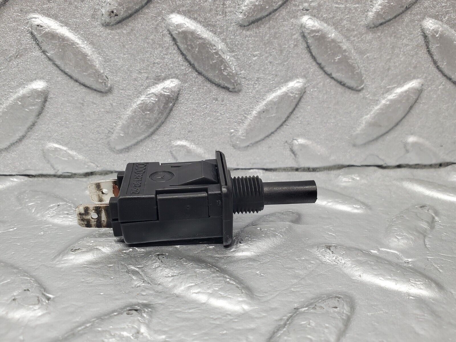 46553 Mercedes-Benz C123 280CE Coupe Door Contact Switch 0008213152