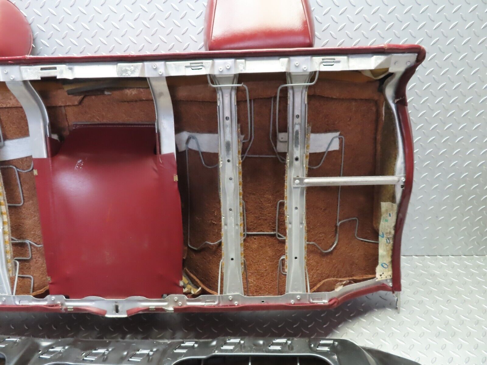 42909 Mercedes-Benz W126 300SE Rear Seat Red Leather 1269201716