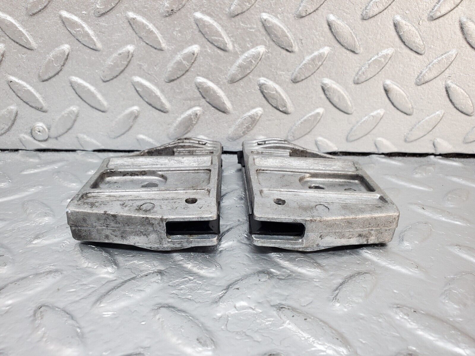 45024 Mercedes-Benz R129 300SL Coupe Door Window Guide Bracket 1247250132 1247250232