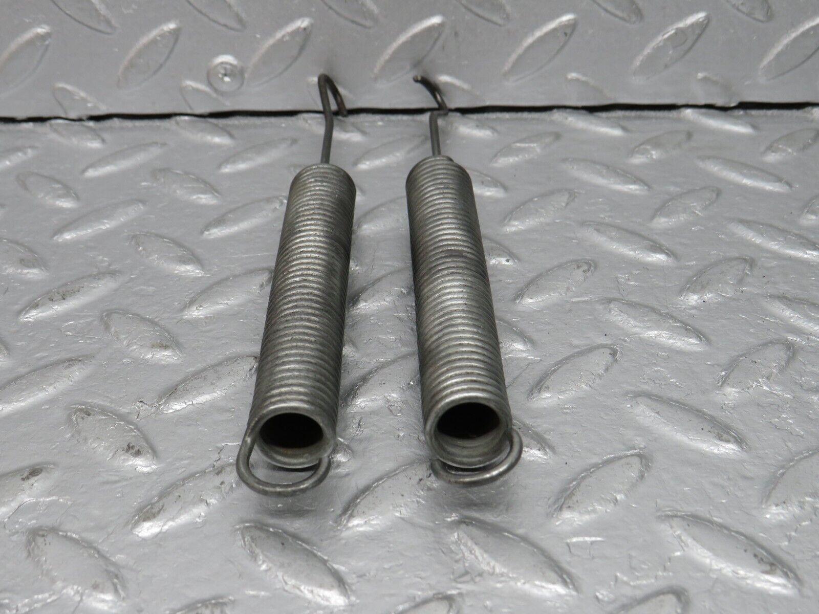 39295 Mercedes-Benz R107 500SL Rear Brake Regulator