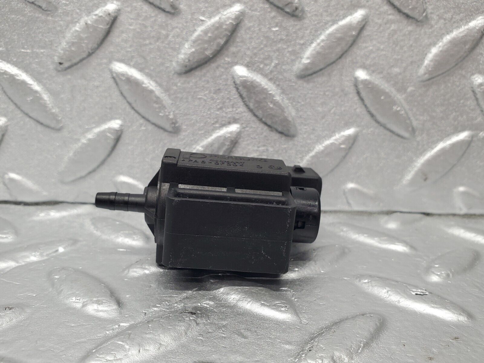 46790 Mercedes-Benz R129 320SL Coupe Vacuum Valve Pierburg 0025401897