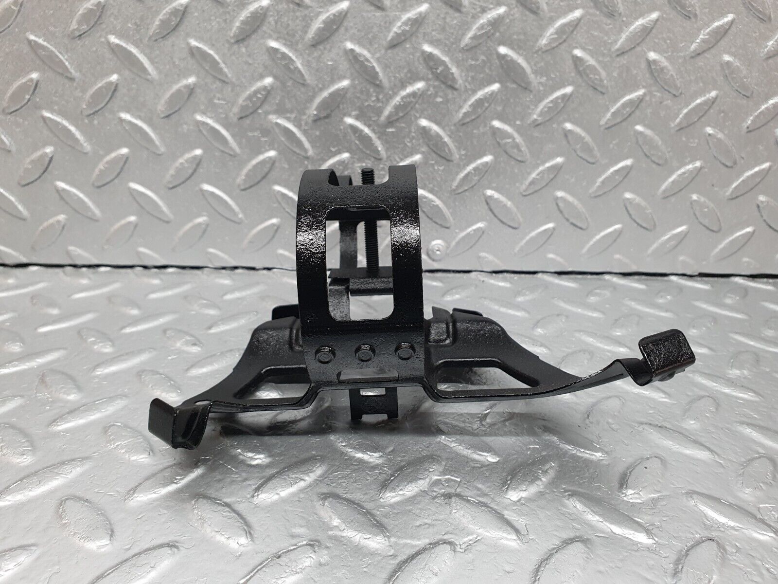 42064 Mercedes-Benz W202 C200 Fuel Pump Fuel Filter Holder Bracket