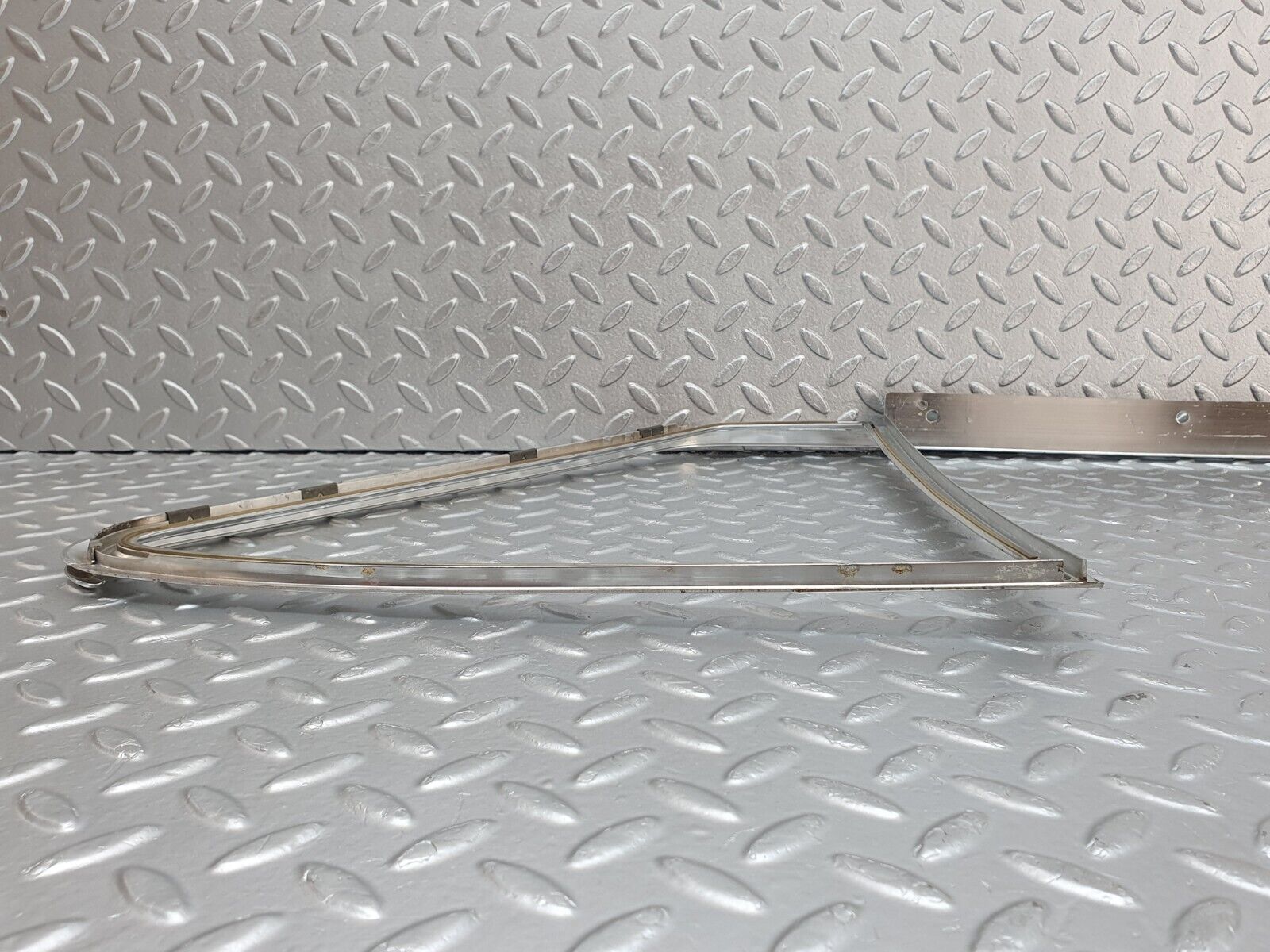 43052 Mercedes-Benz R107 Hardtop Side Window Chrome Moulding Trim Left