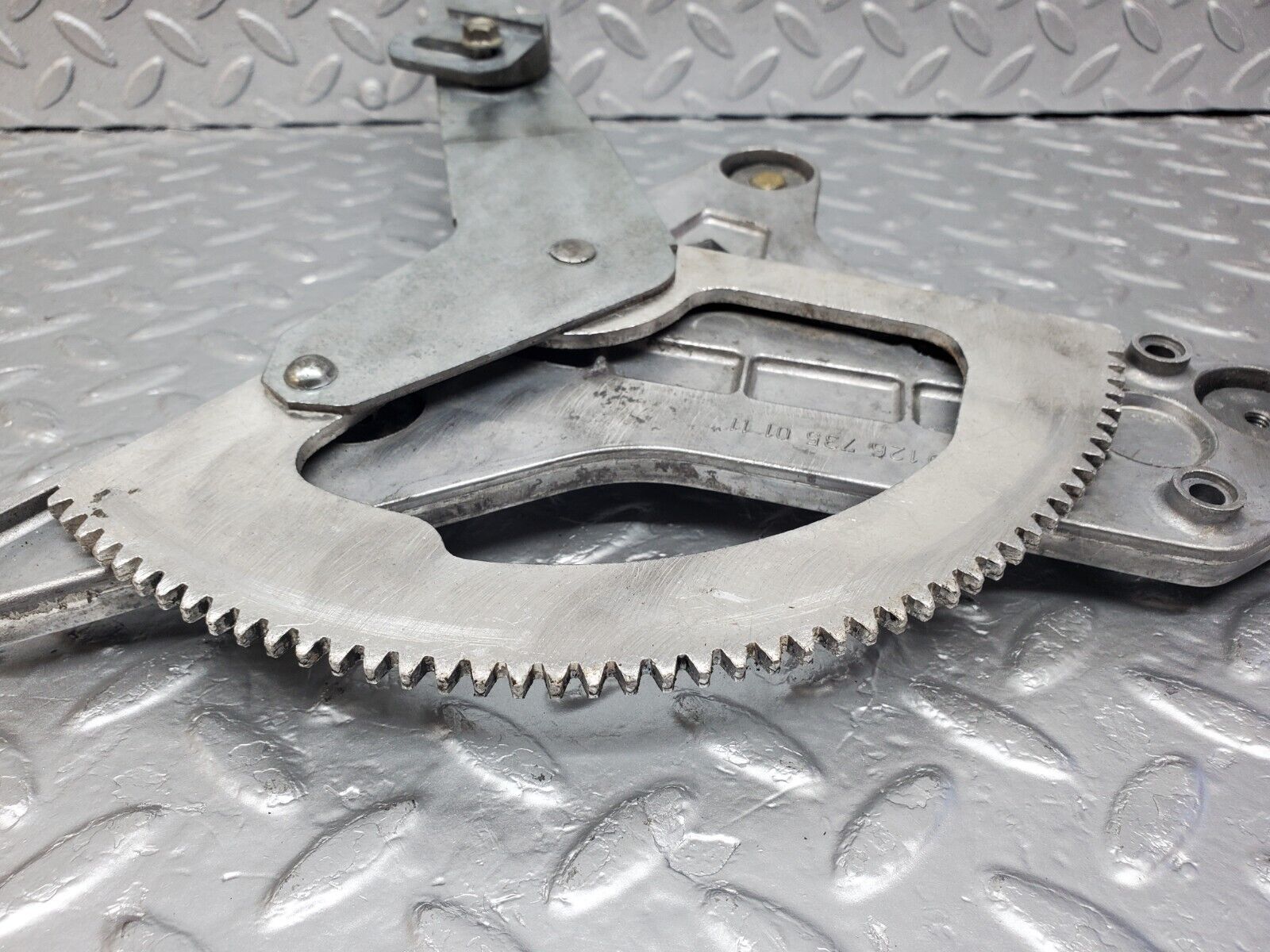 45711 Mercedes-Benz W126 420SE Rear Left Power Window Regulator 1267350111