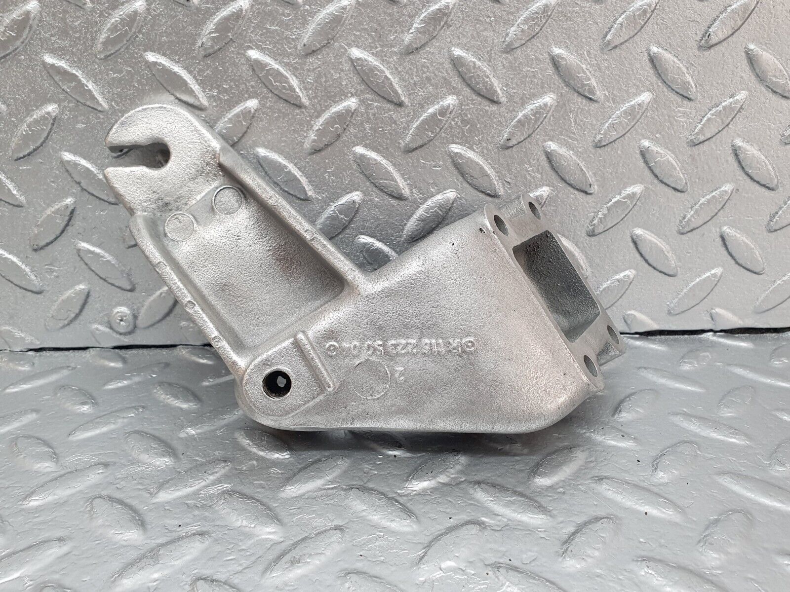 43554 Mercedes-Benz C126 380SEC Coupe Engine Mount Bracket Left 1162235004