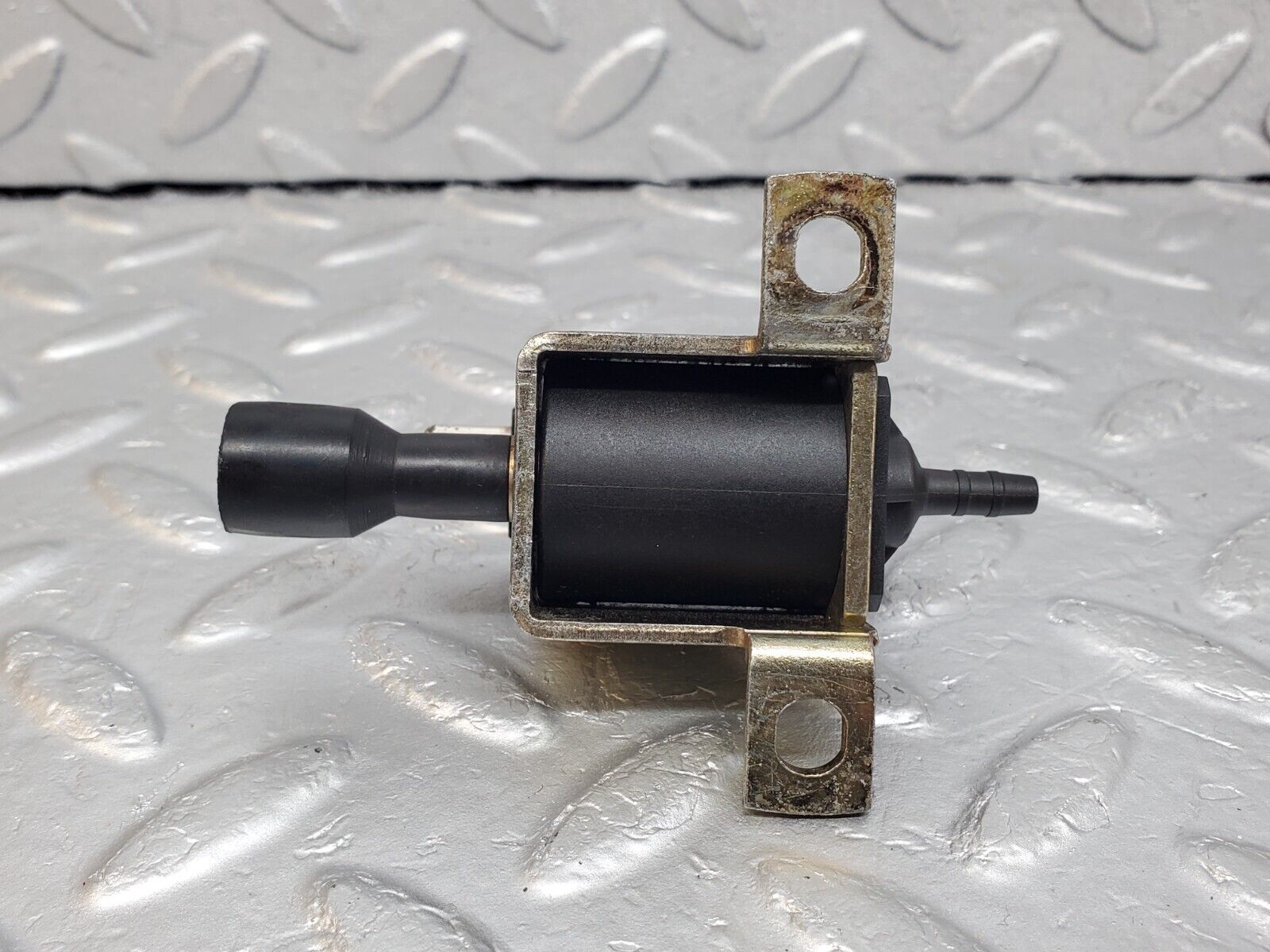 44707 Mercedes-Benz W124 220E Vacuum Solenoid Binder 0015408697