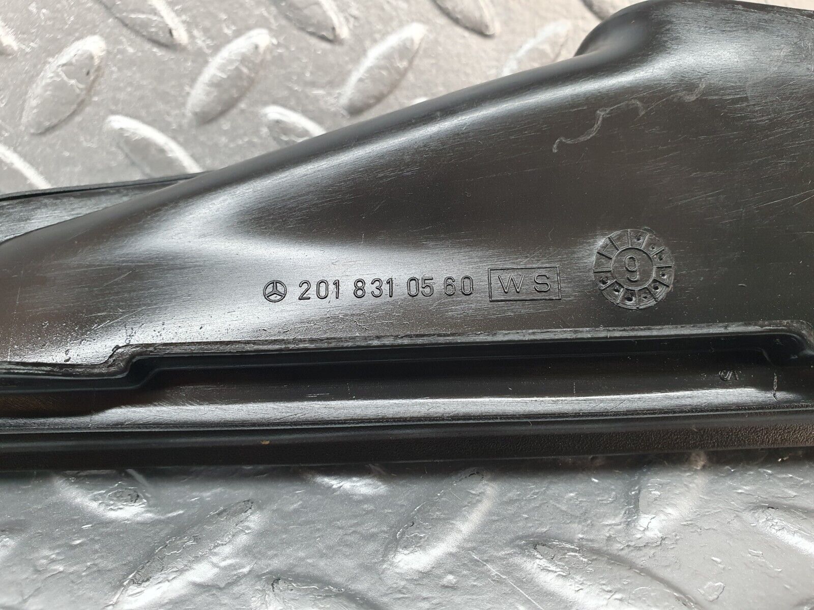 42685 Mercedes-Benz W201 190 2.0L Dashboard Air Vent Pair 2018310560 2018310660