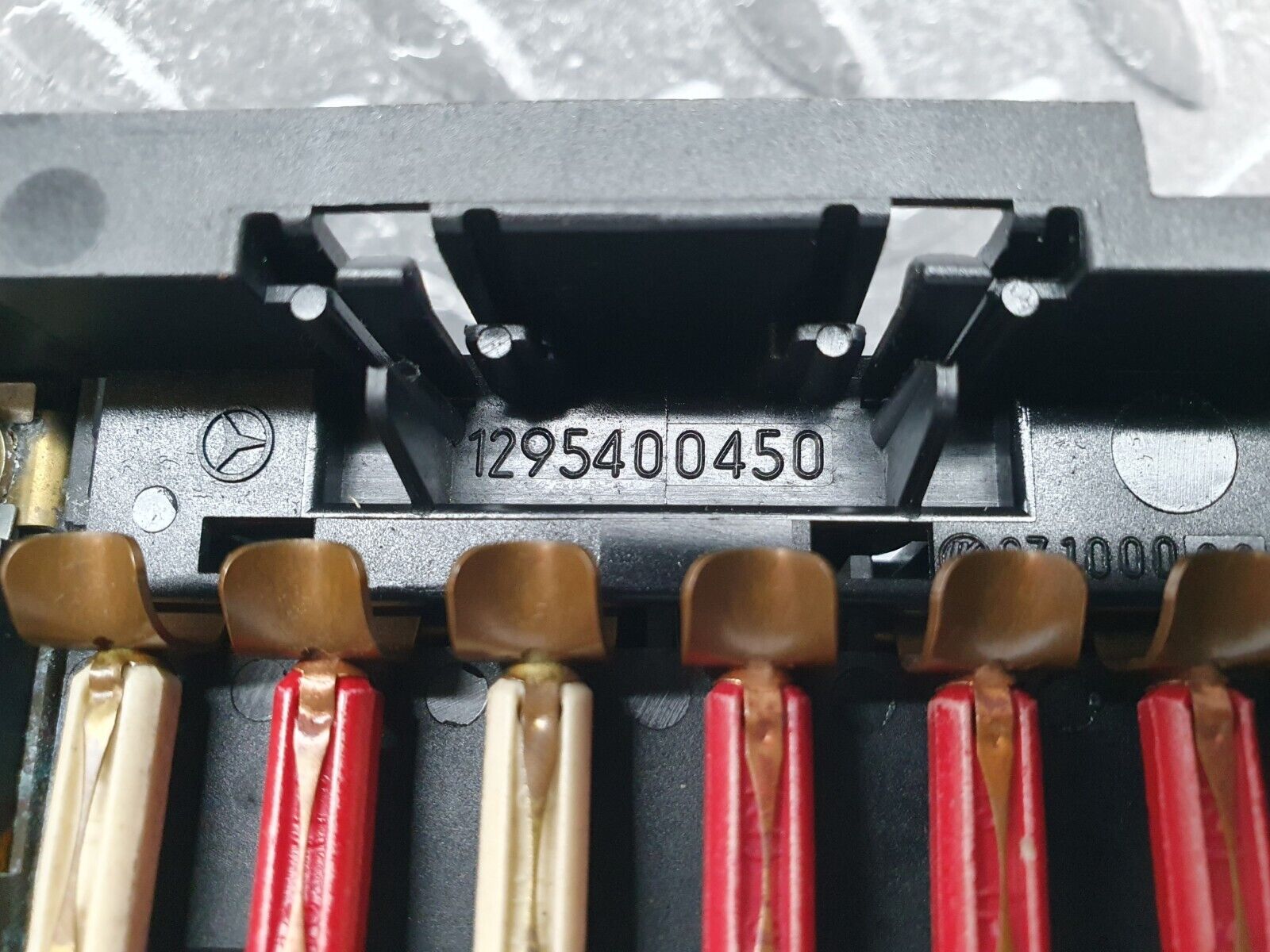 42142 Mercedes-Benz R129 320SL Coupe Fuse Box 1295400450 1040037887