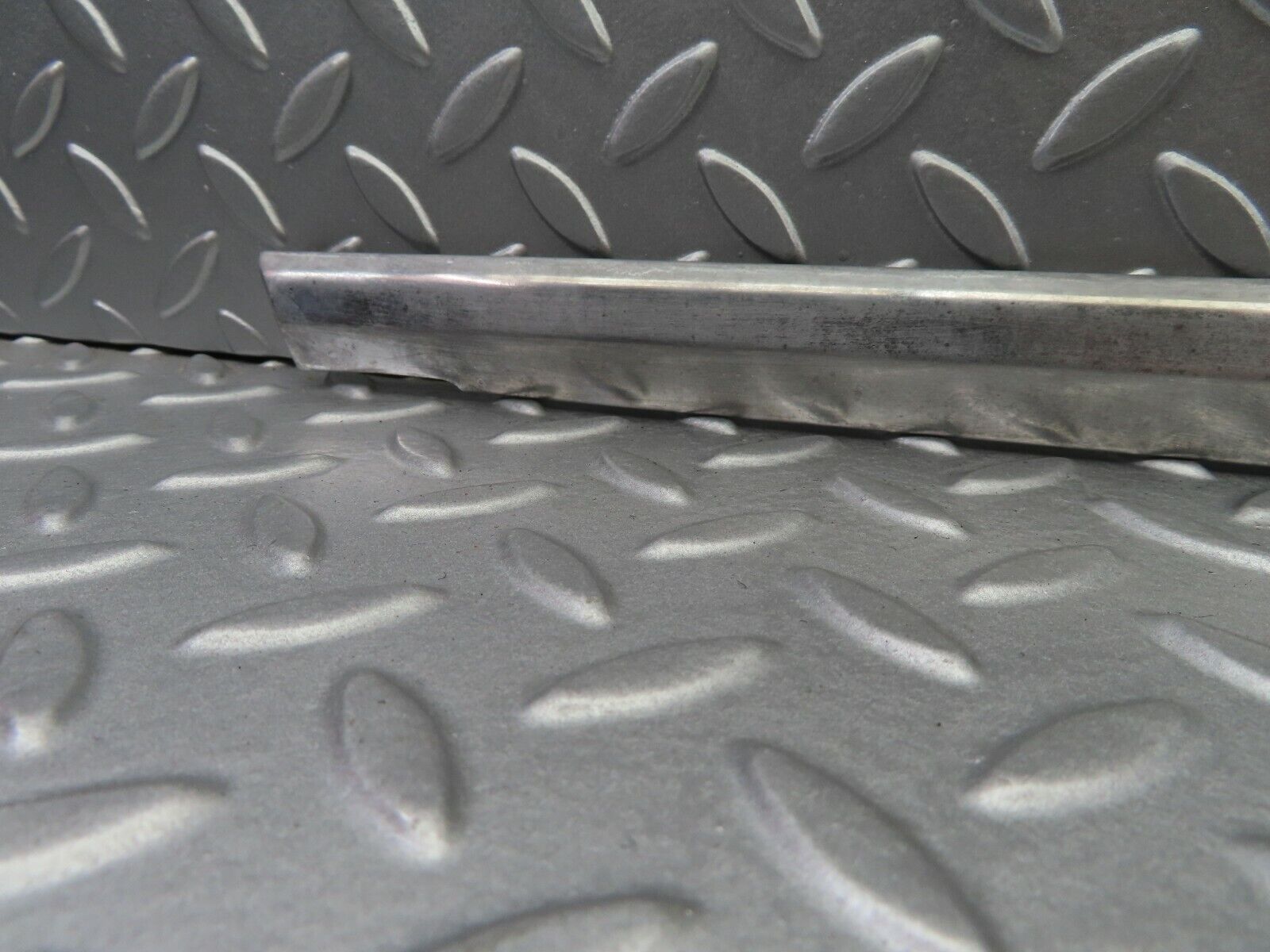 6206 Mercedes-Benz W126 380SE Rear Left Door Chrome Moulding Trim