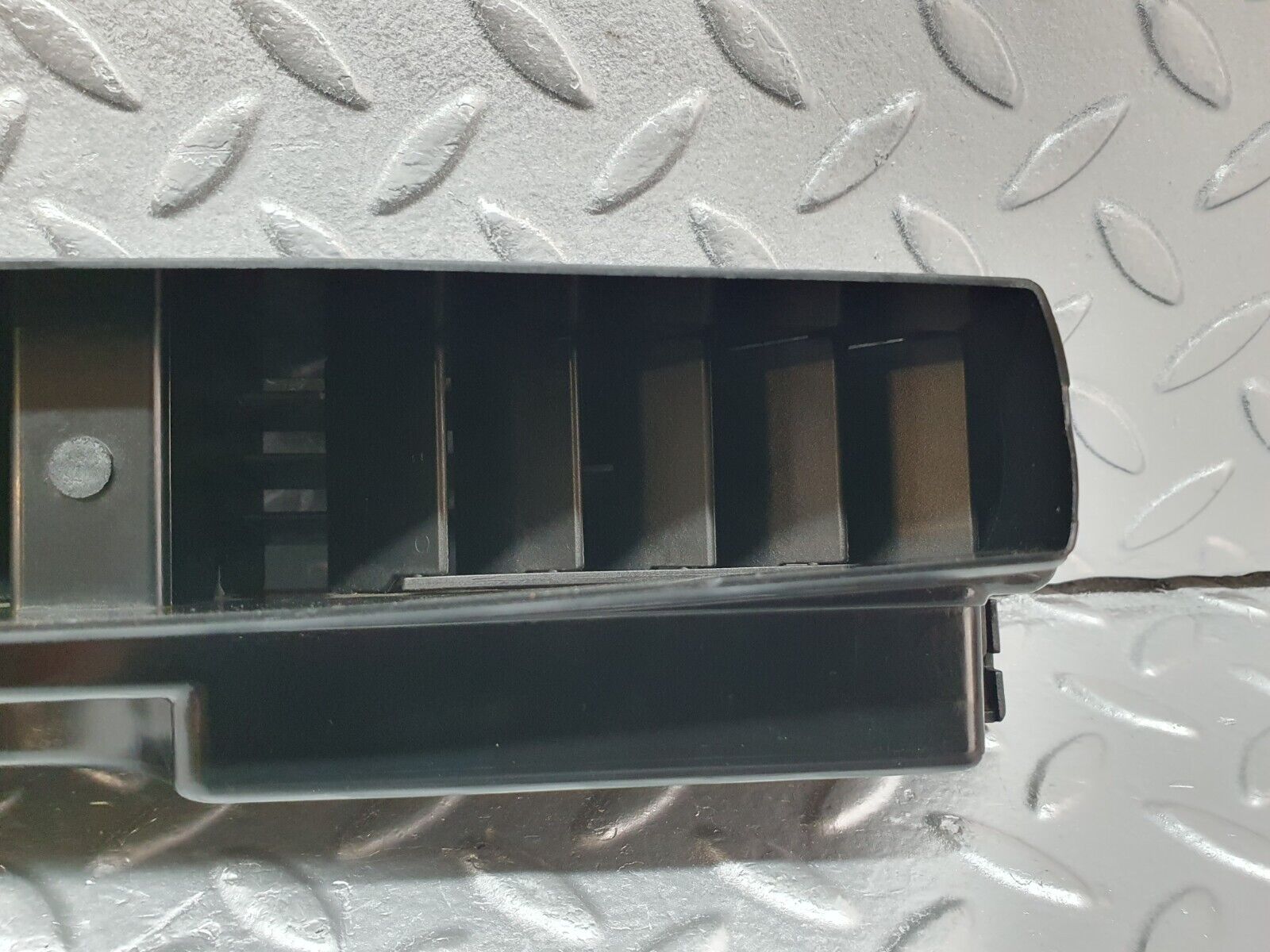 42163 Mercedes-Benz R129 320SL Coupe Dash Centre Air Vent 1298300354