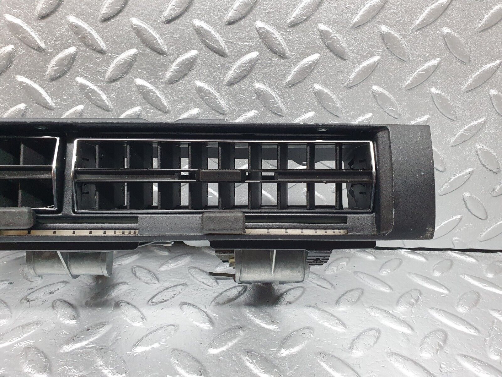 43697 Mercedes-Benz C126 380SEC Coupe Dashboard Centre Air Vent 1268310030 1268300054 1268310130