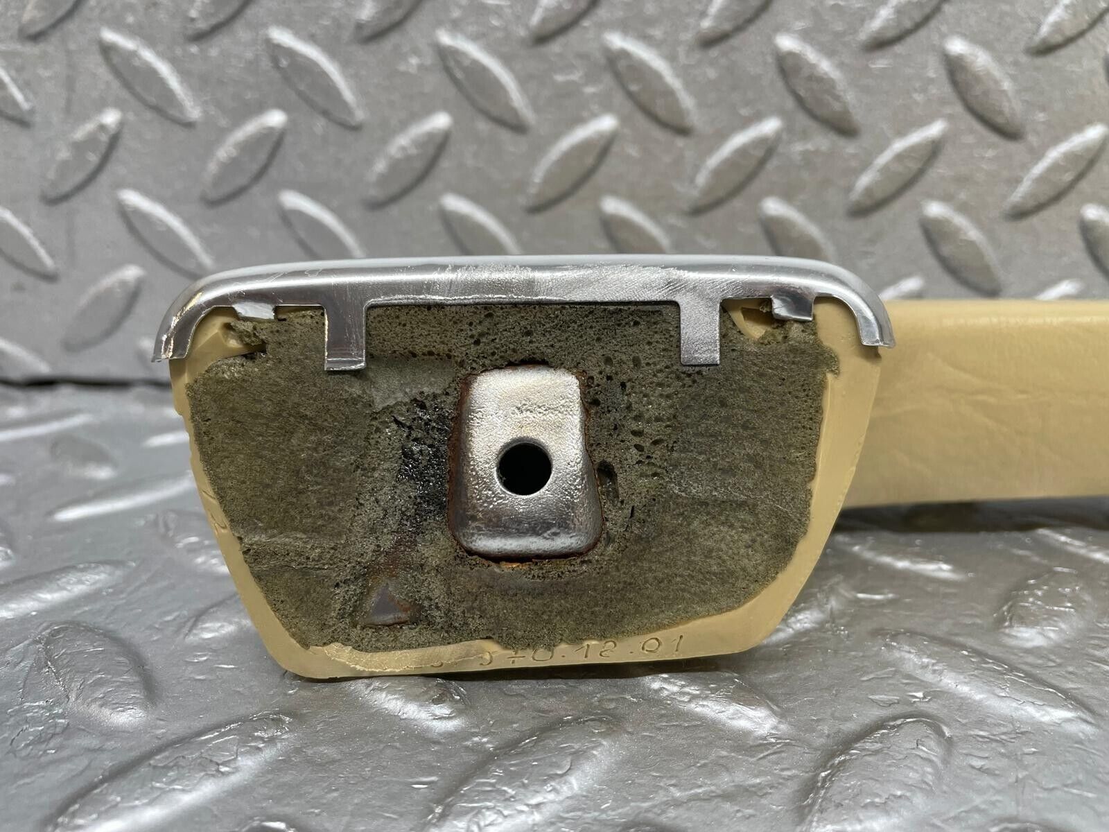 44260 Mercedes-Benz W123 280E Rear Right Interior Door Handle Beige 1239701801