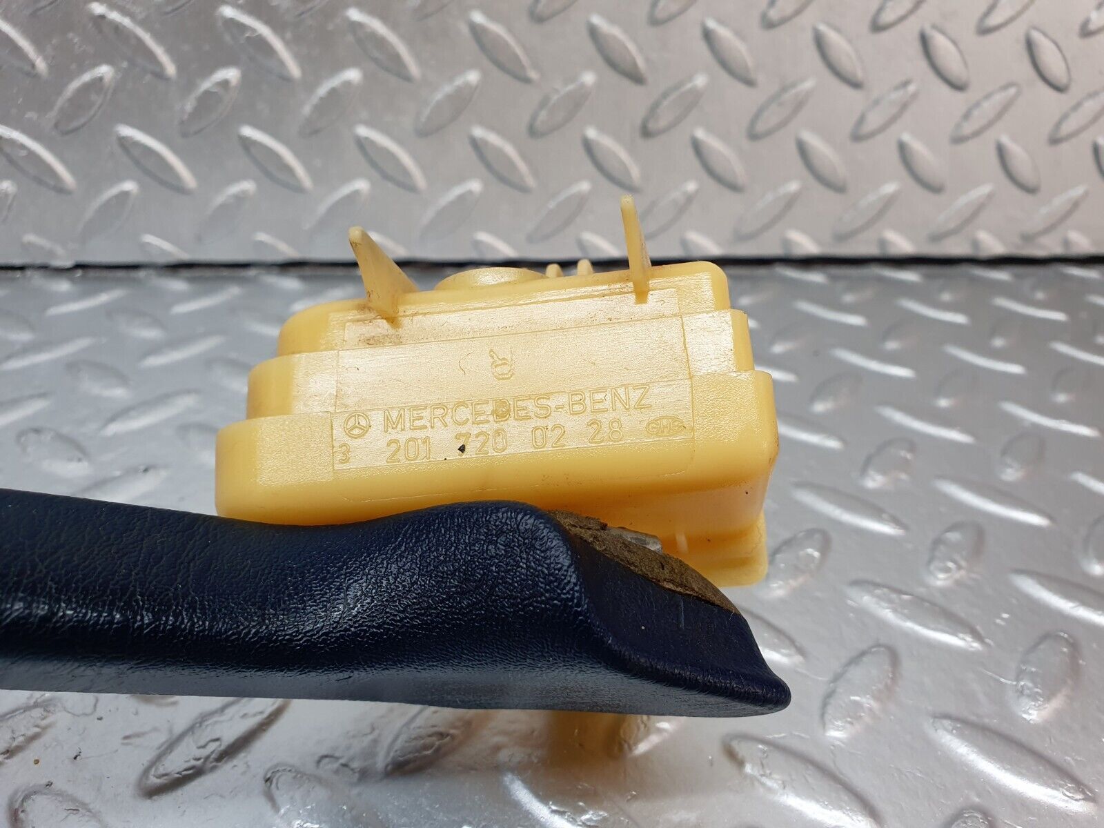 42847 Mercedes-Benz W201 190 2.0L Interior Door Handle Blue Right 2018100451 2017200228