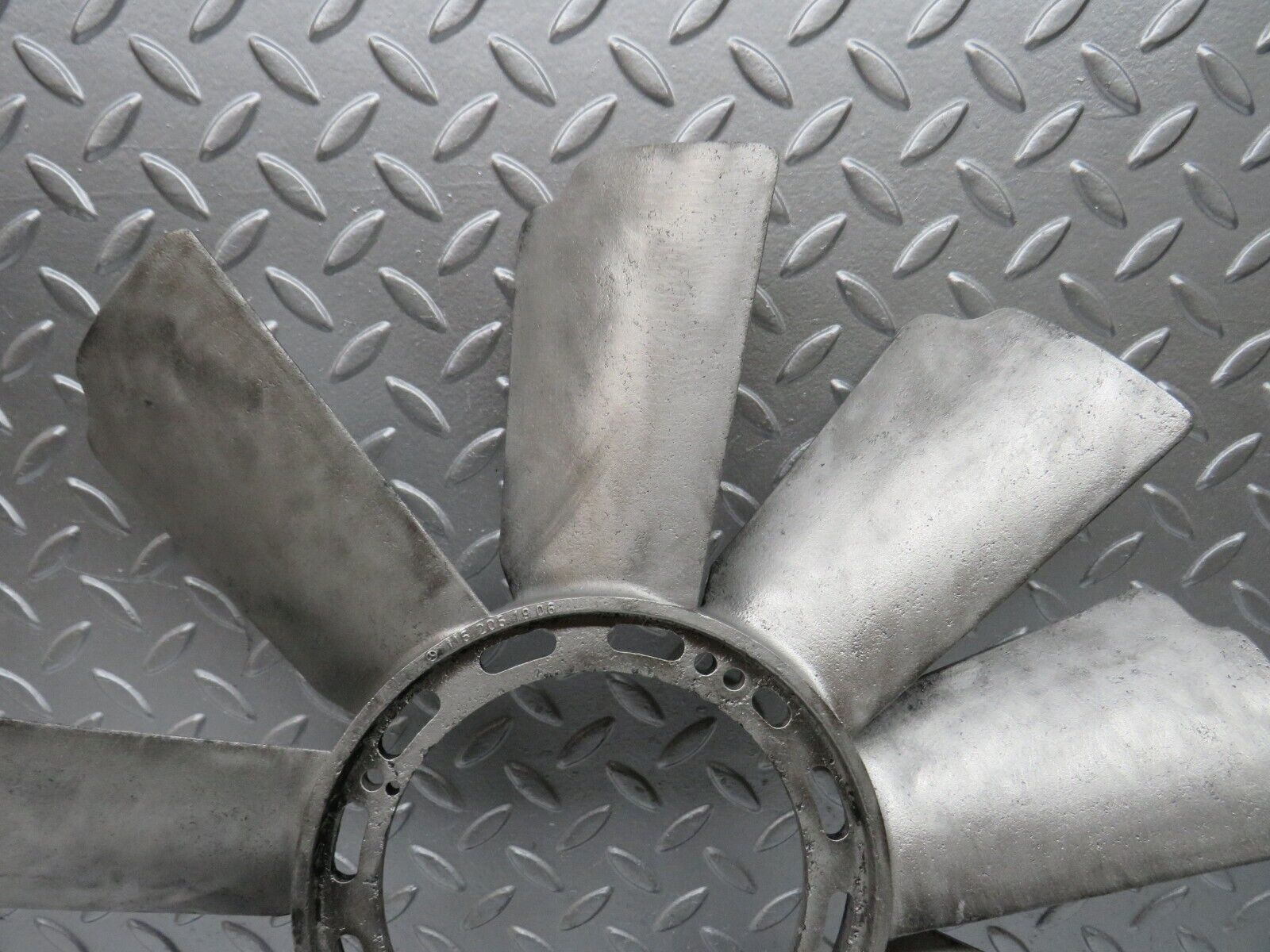 33138 Mercedes-Benz C107 R107 Engine Cooling Fan 1162051906