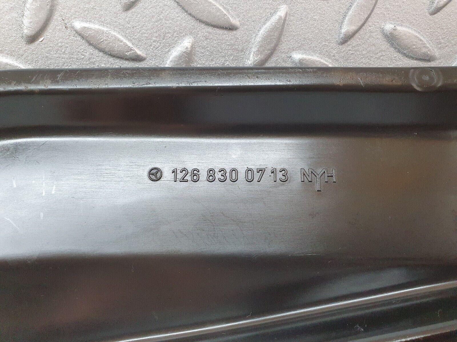 43743 Mercedes-Benz C126 380SEC Coupe Water Drain 1268300713 1268300813