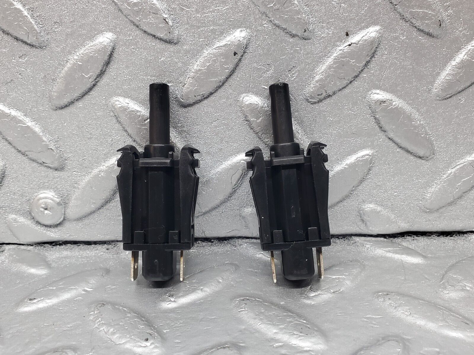 45888 Mercedes-Benz W126 420SE Door Contact Switch 2x 0015458714