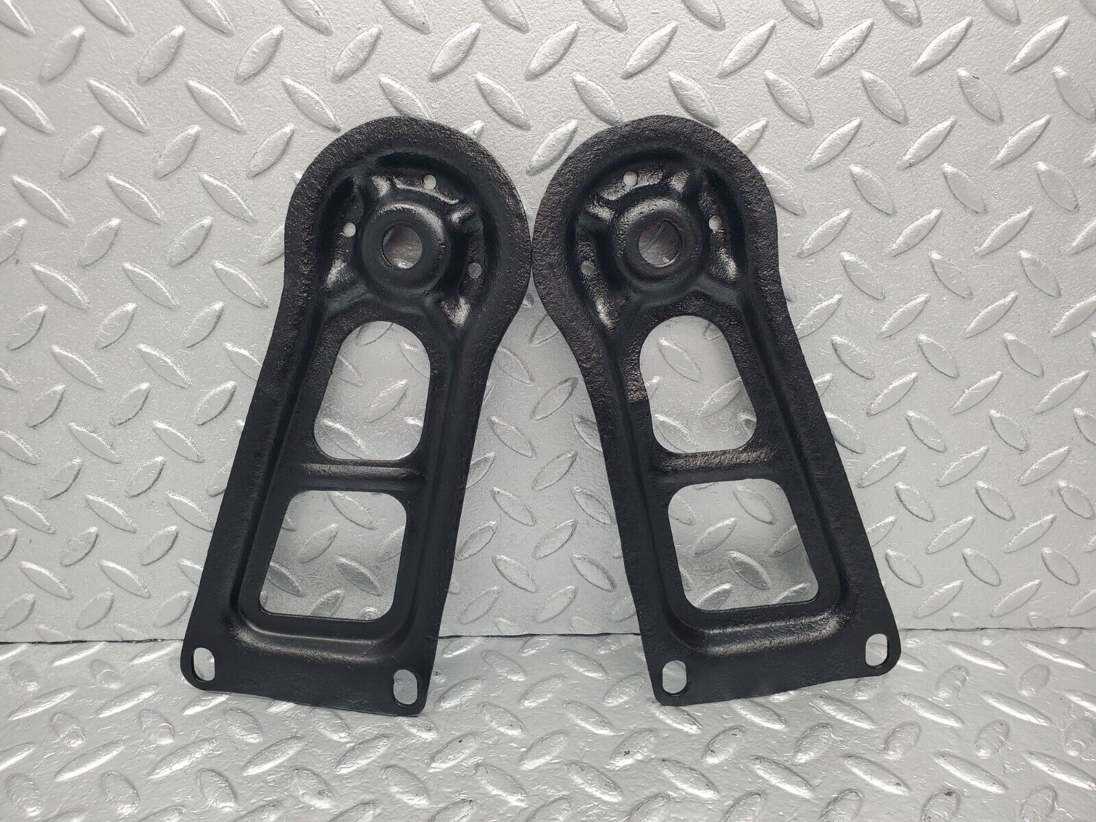 46567 Mercedes-Benz C123 280CE Coupe Rear Suspension Axle Mounting Bracket