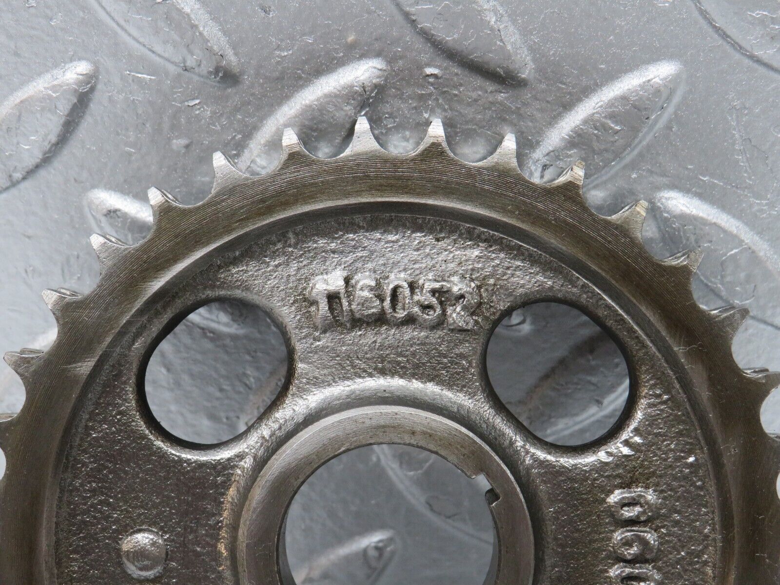 32783 Mercedes-Benz C107 R107 350 V8 Camshaft Timing Gear 1160520609