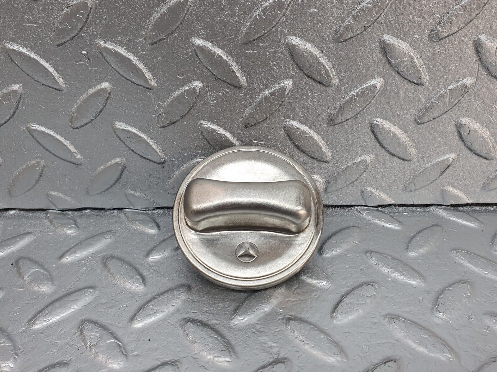 42893 Mercedes-Benz W201 190 2.0L Fuel Tank Cap 1244700005