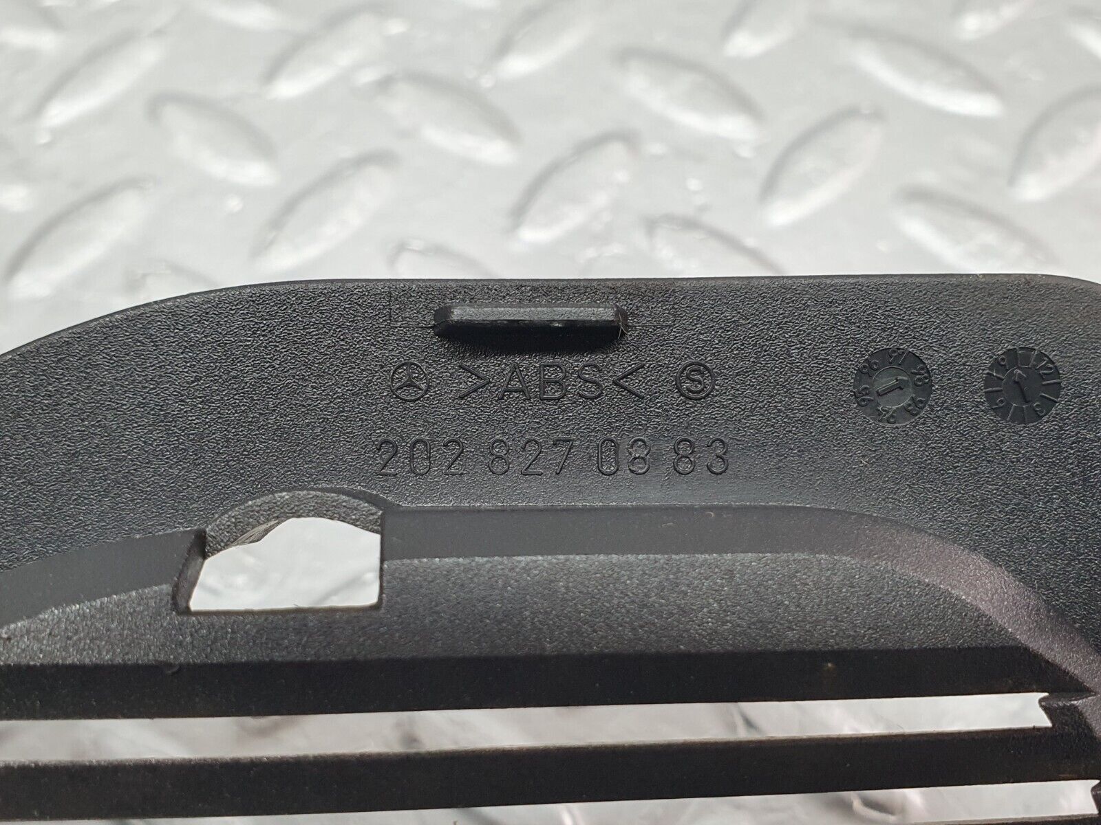 41744 Mercedes-Benz W202 C200 Rear Right Door Speaker Cover 2028270883