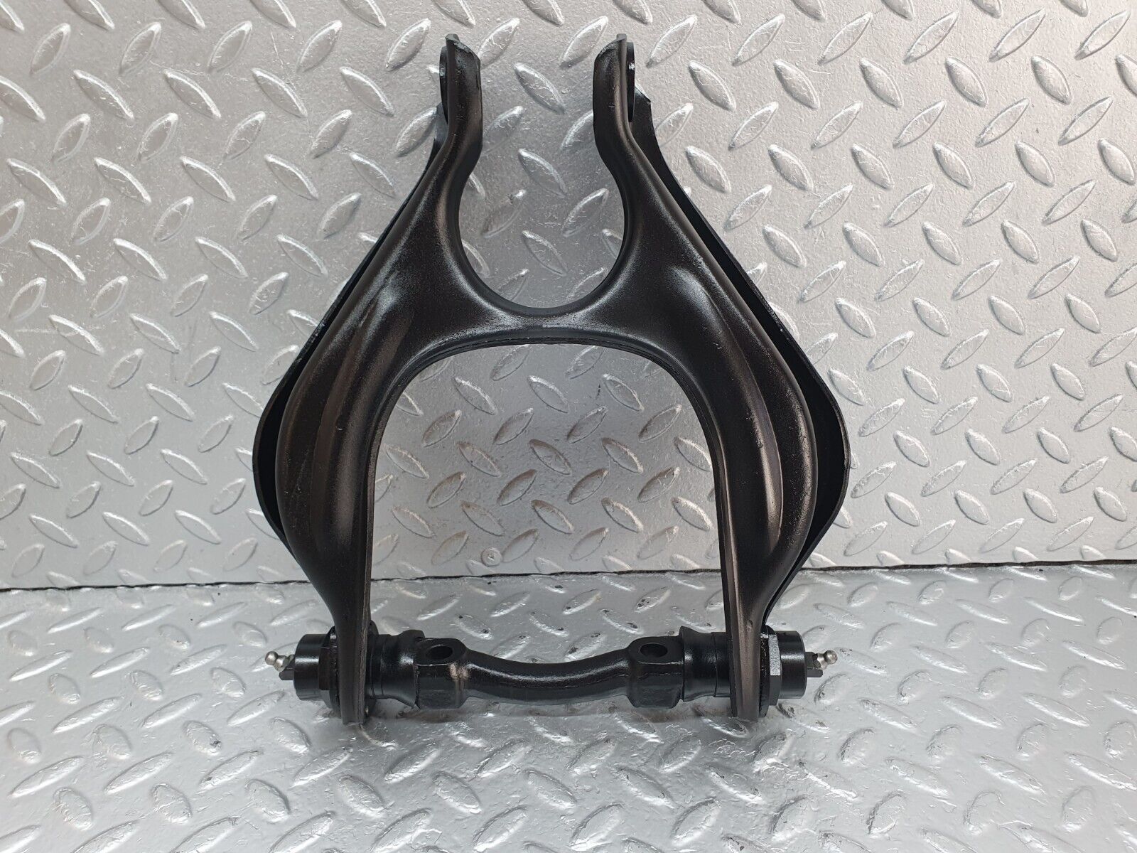 43201 Mercedes-Benz W108 280SE Front Left Upper Control Arm