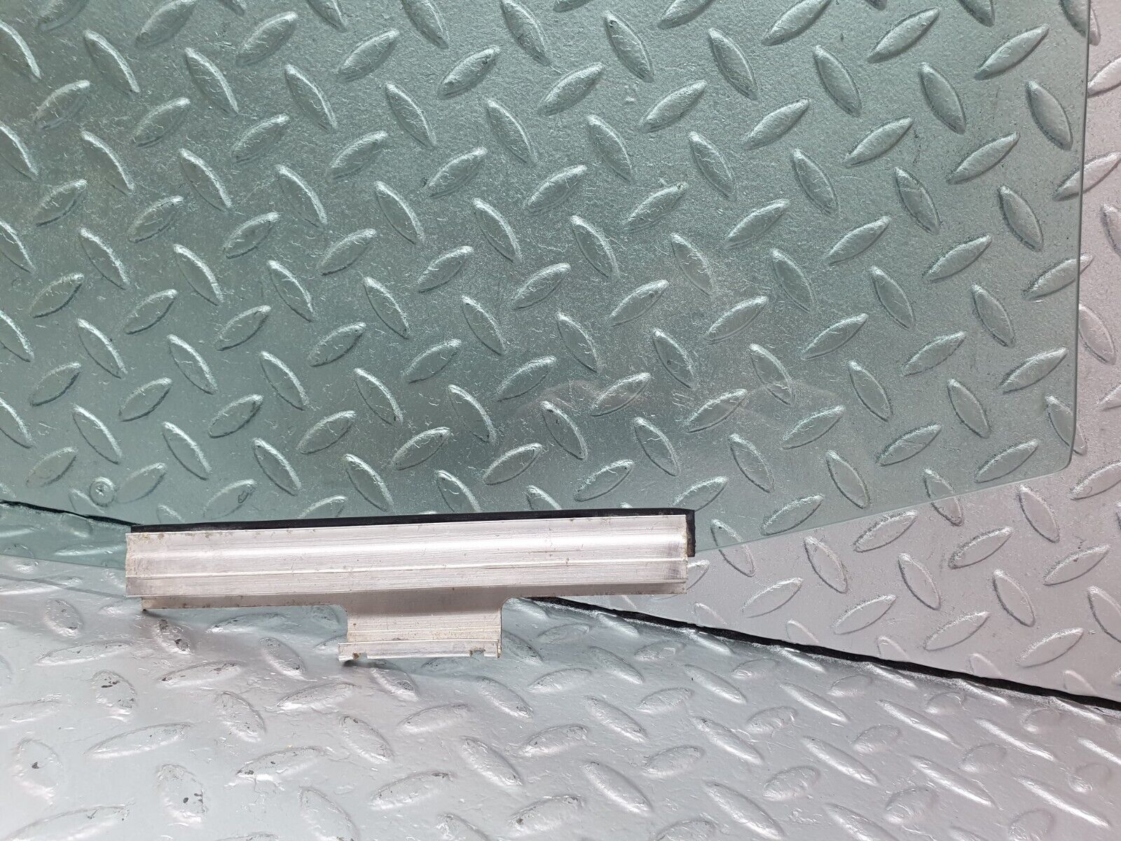 42816 Mercedes-Benz W201 190 2.0L Rear Right Door Window Glass