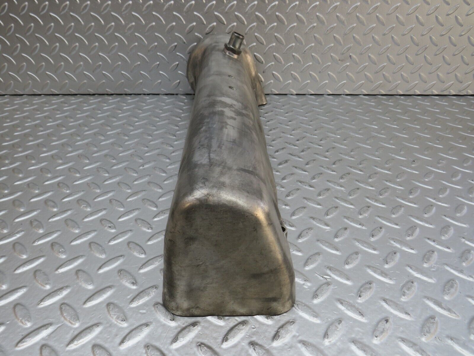 32844 Mercedes-Benz C107 R107 350 V8 Cylinder Head Valve Cover Left 1160161805