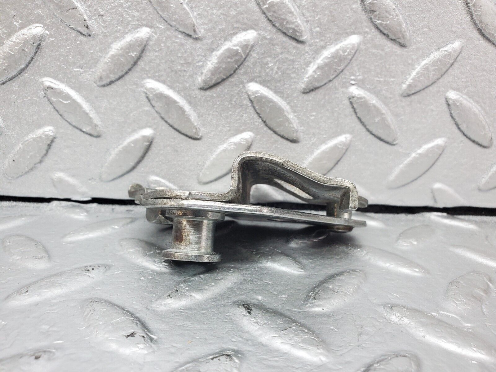 44405 Mercedes-Benz W123 280E Front Right Seat Belt Bracket