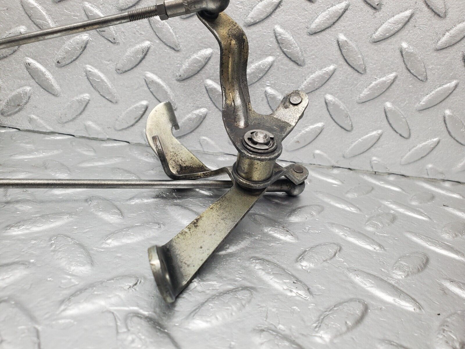 46072 Mercedes-Benz W126 420SE Throttle Linkage