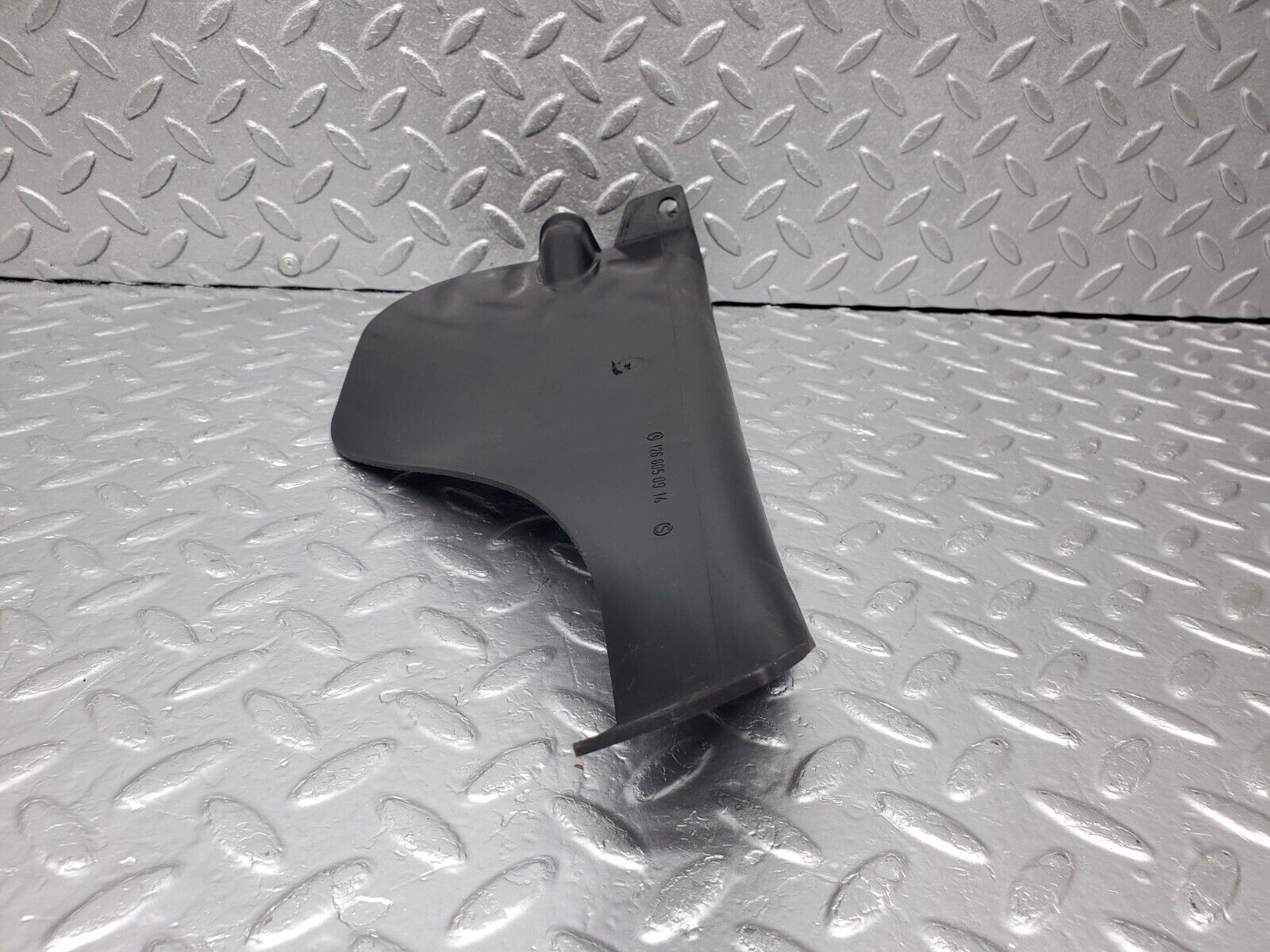 45630 Mercedes-Benz W126 420SE Vacuum Pump Housing Cover 1268050914