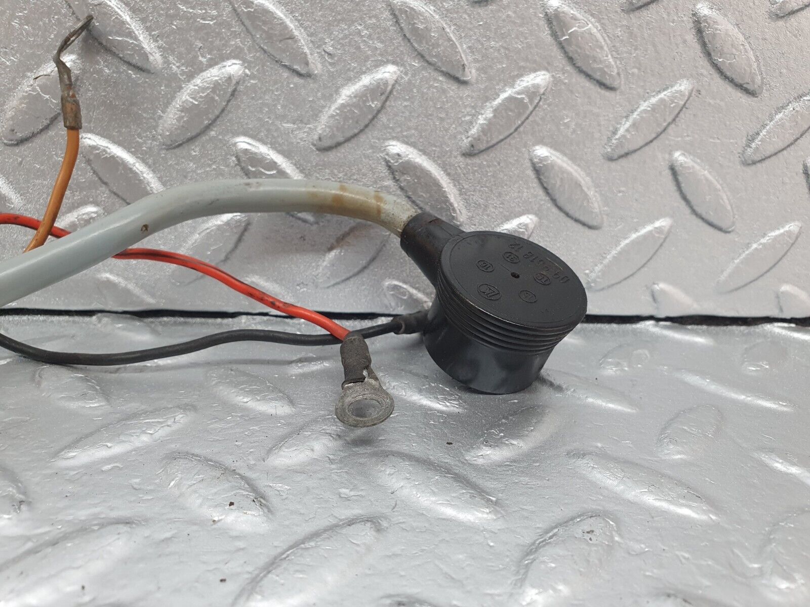 43693 Mercedes-Benz C126 380SEC Coupe Ignition Control Unit Cable 09961812