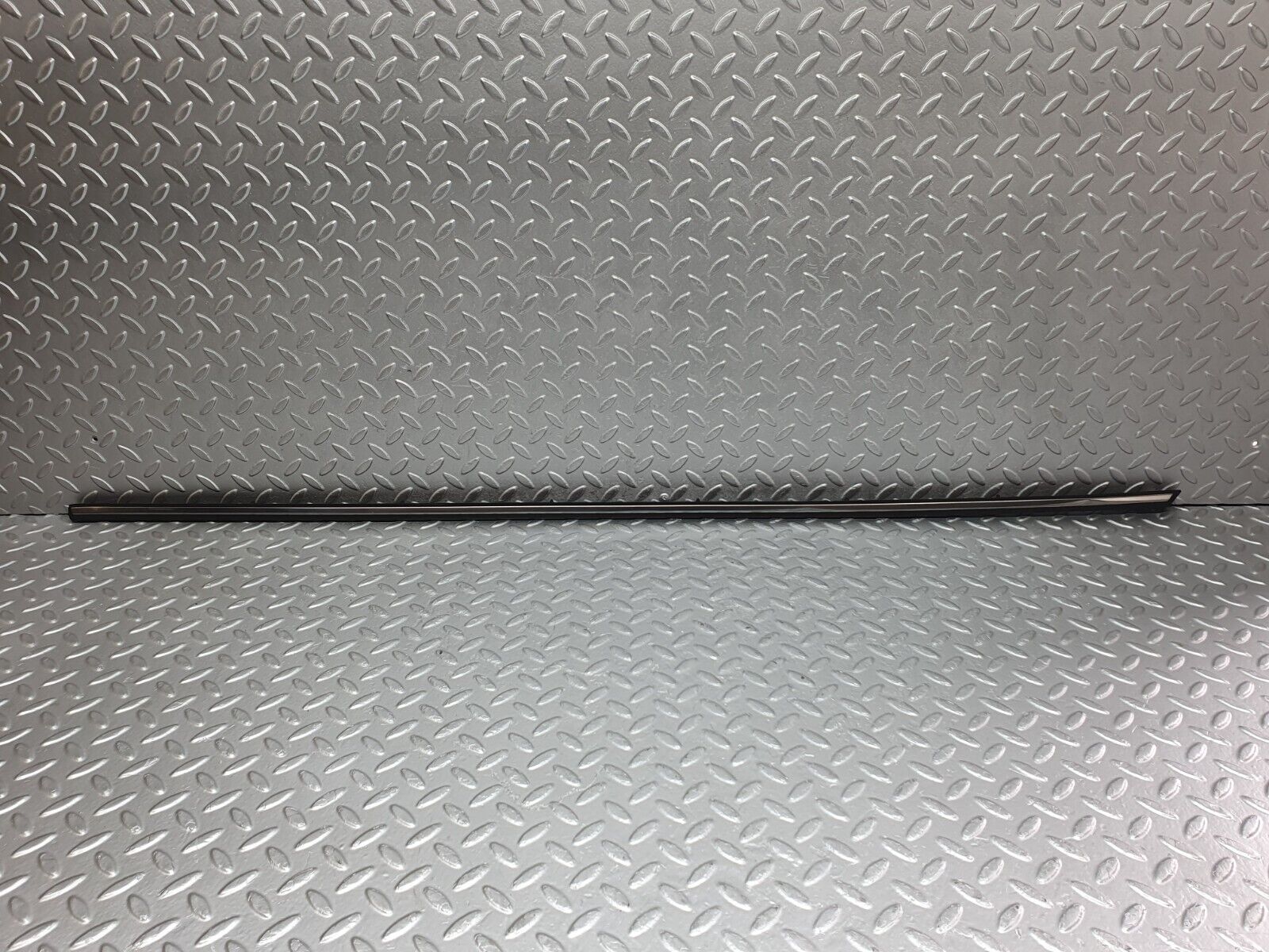 43989 Mercedes-Benz C123 230CE Coupe Right Door Centre Moulding Trim