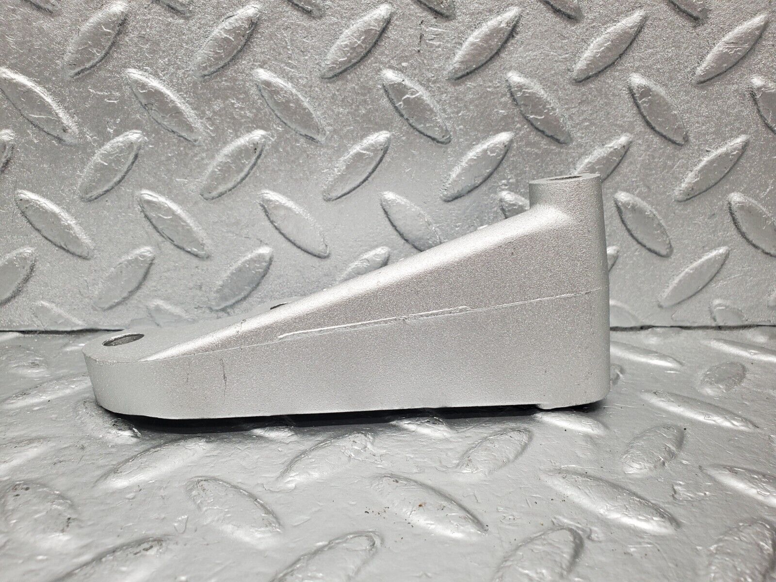 46650 Mercedes-Benz C123 280CE Coupe Power Steering Pump Bracket 1104663141